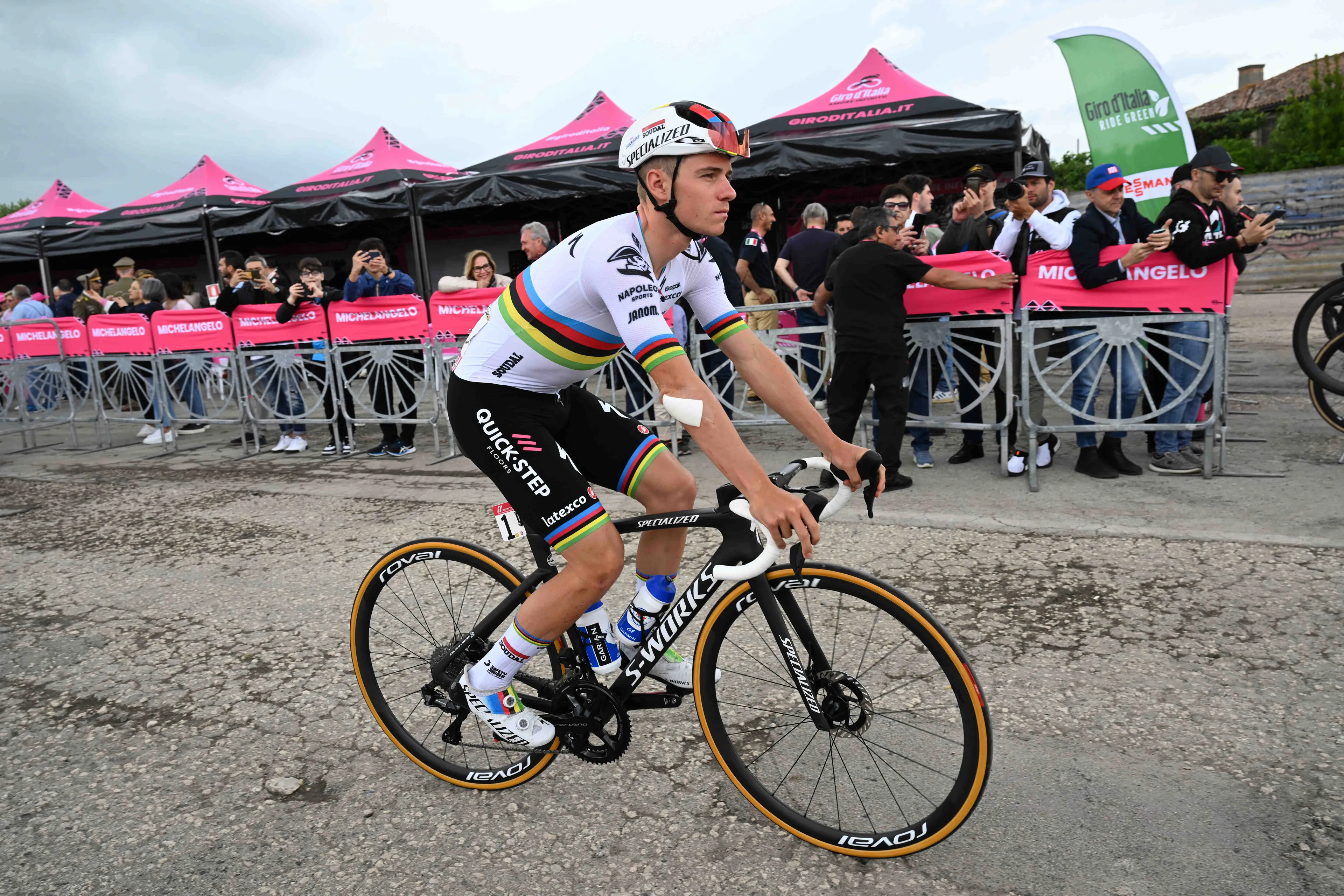 UCI condemns the use of helicopters by some riders after yesterday's Giro stage finish