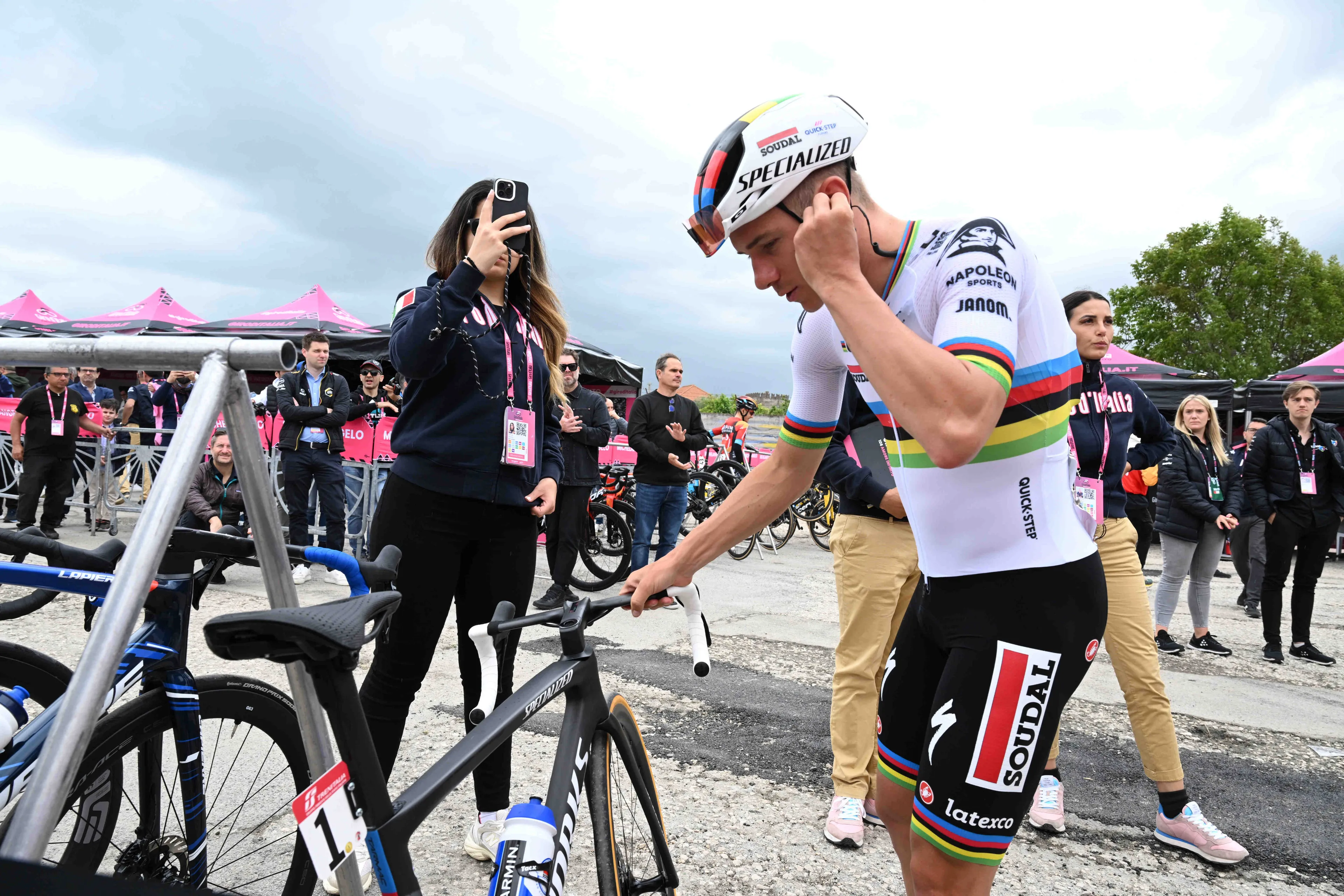 Ketones in use at the Giro d'Italia as Remco Evenepoel is seen consuming controversial substance