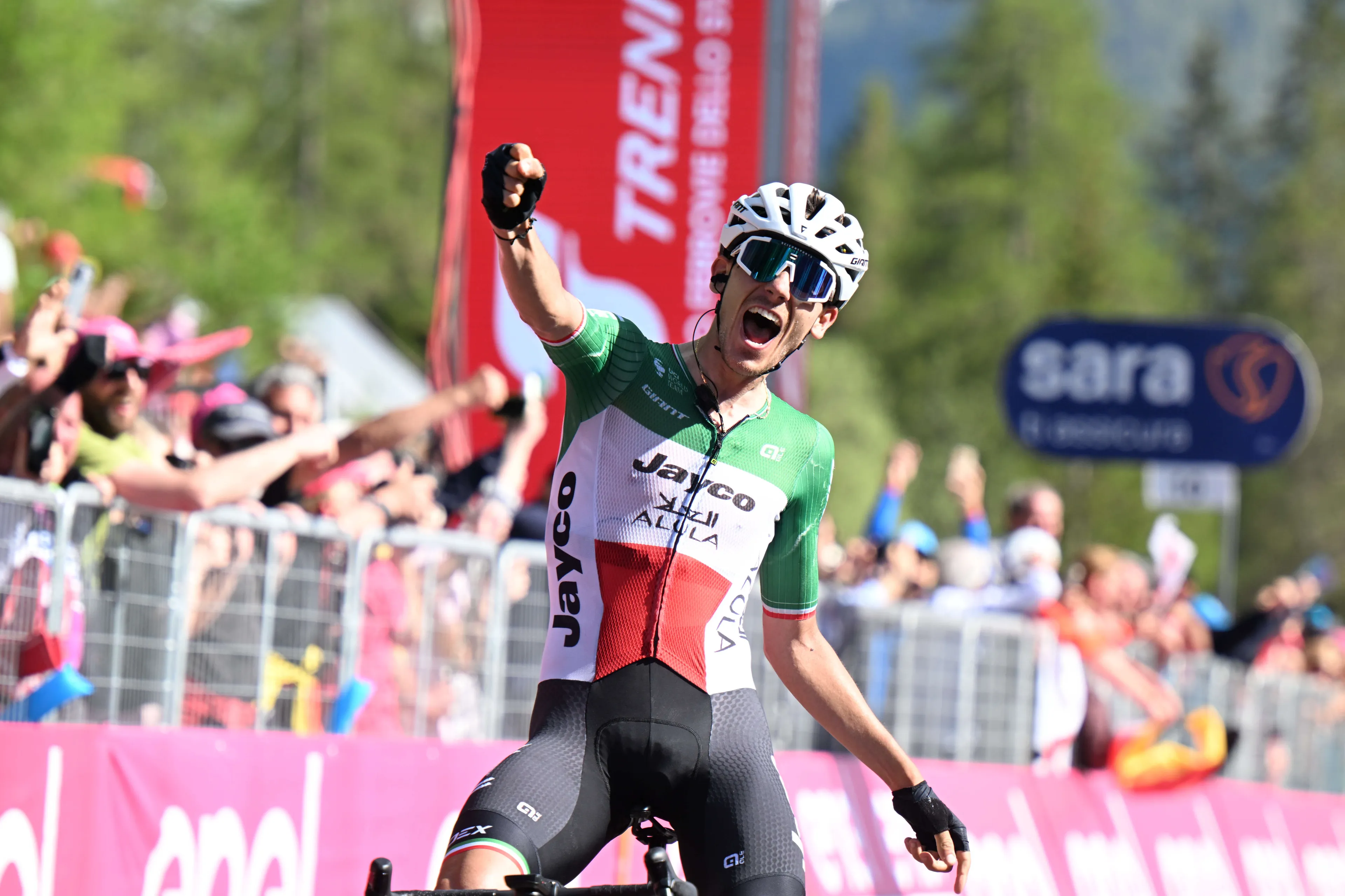 Filippo Zana denies Thibaut Pinot on stage 18 and Almeida loses time to Roglic and Thomas