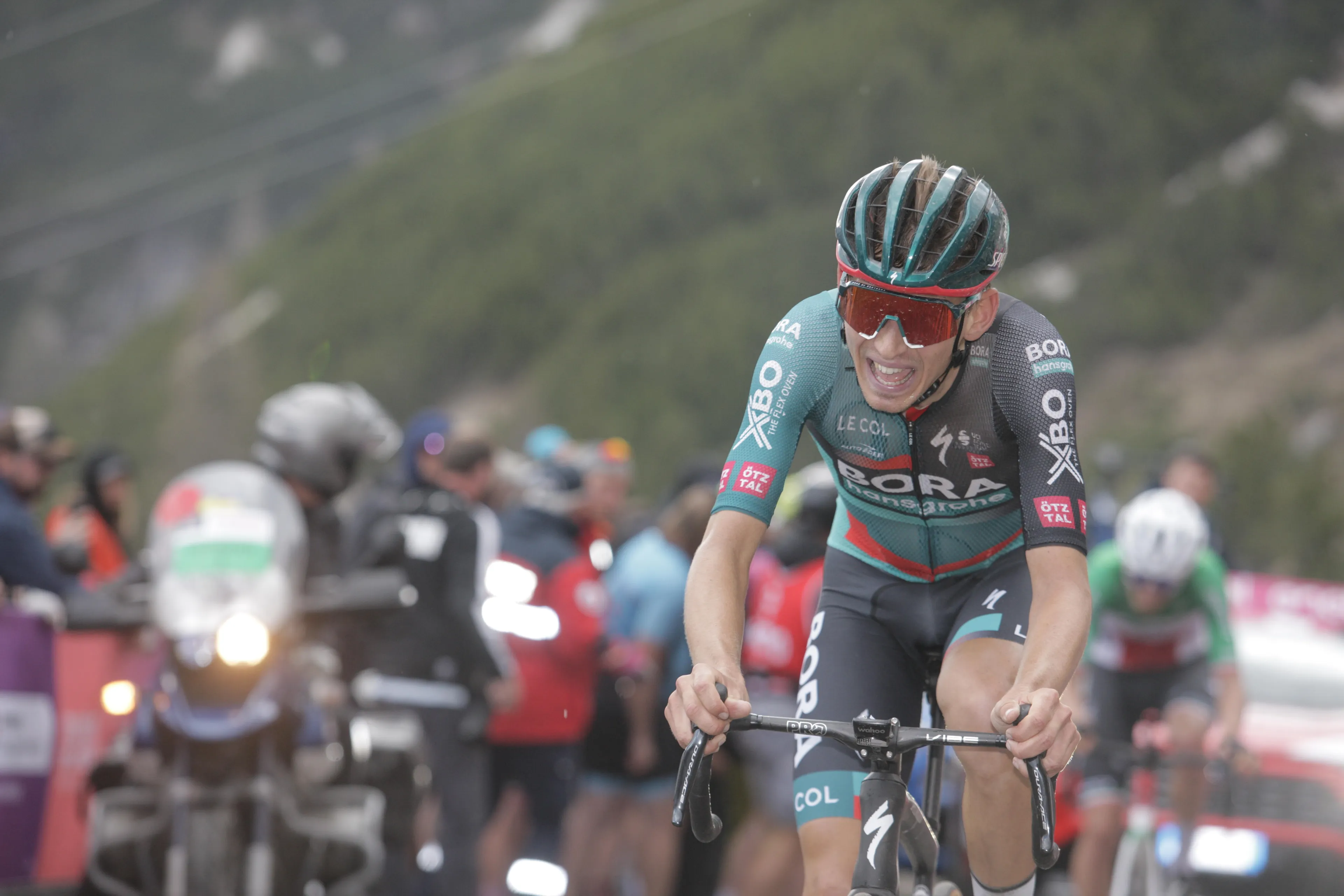Report suggests Lennard Kämna should make comeback to cycling 'without restrictions' - German rider still in the hospital over three weeks after life-threatening crash