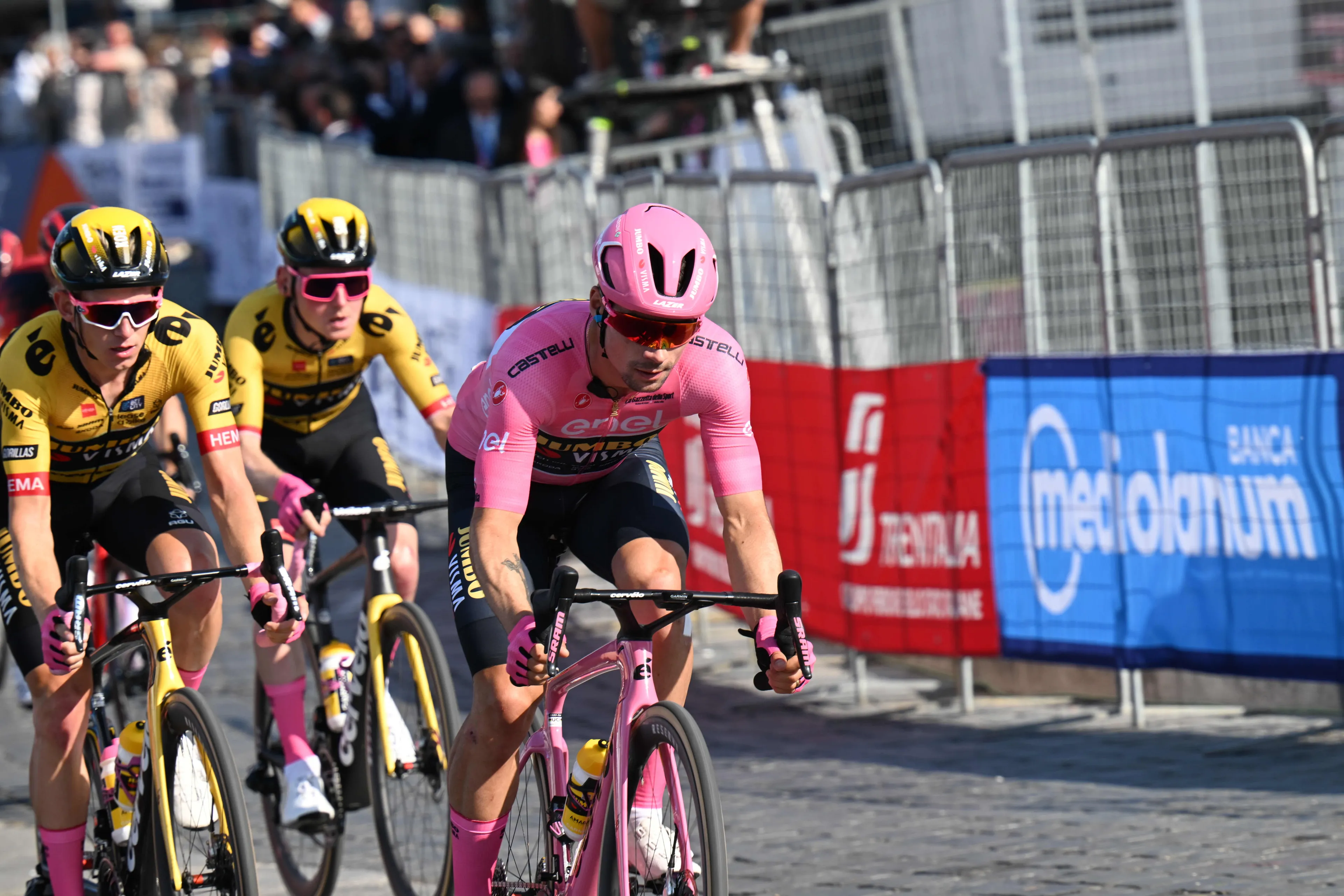 "He literally couldn't walk down the stairs, but he was ready to race" - Former teammate reveals inside story of Primoz Roglic's dramatic 2023 Giro d'Italia victory