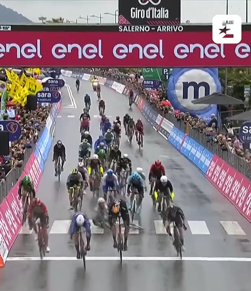 VIDEO: Kaden Groves sprints to victory as Mark Cavendish slides across the line in chaotic bunch sprint at the Giro d'Italia