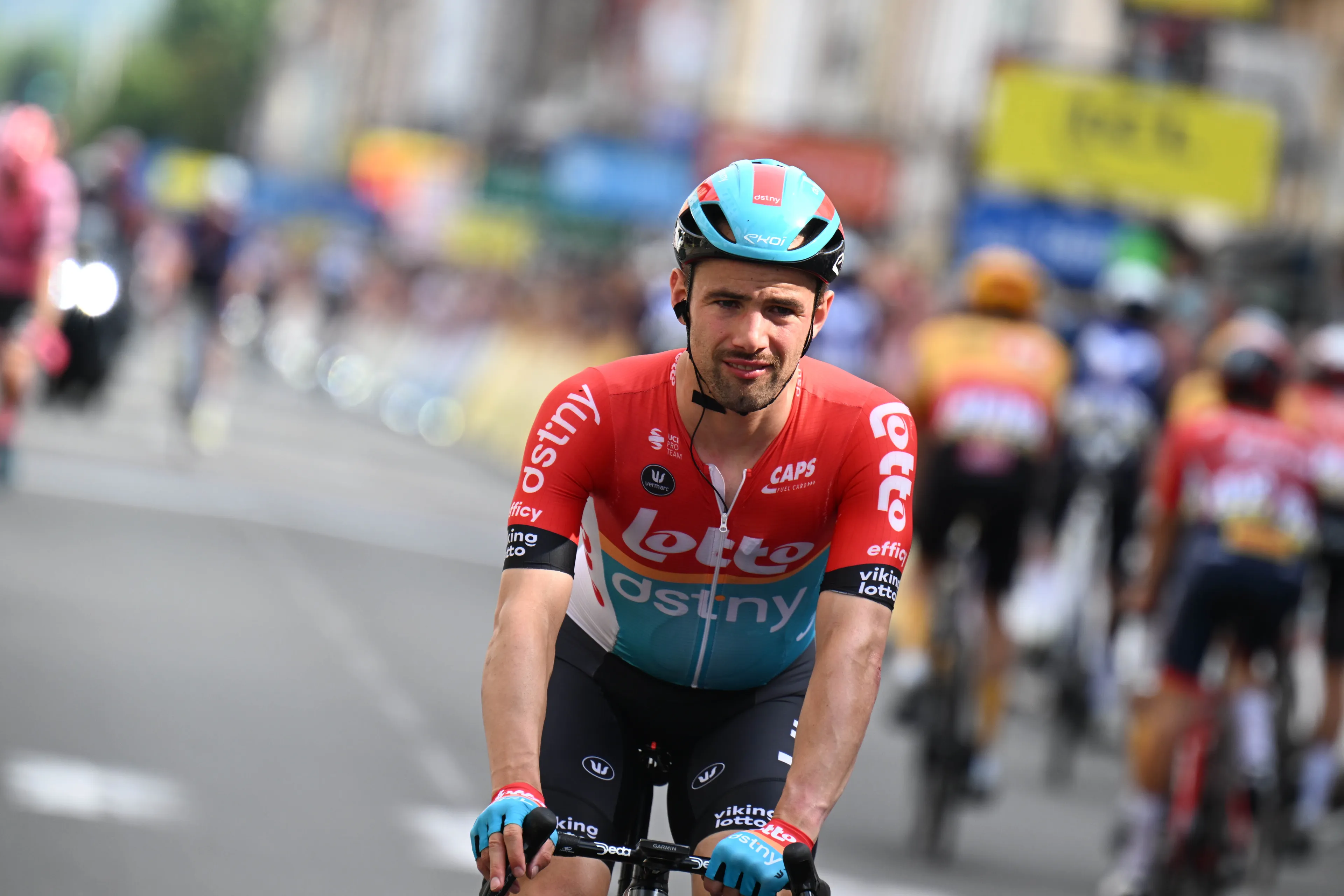 “I don’t want to lose all the team’s winter clothing so early in the season” - Victor Campenaerts issues plea to fans to return kit