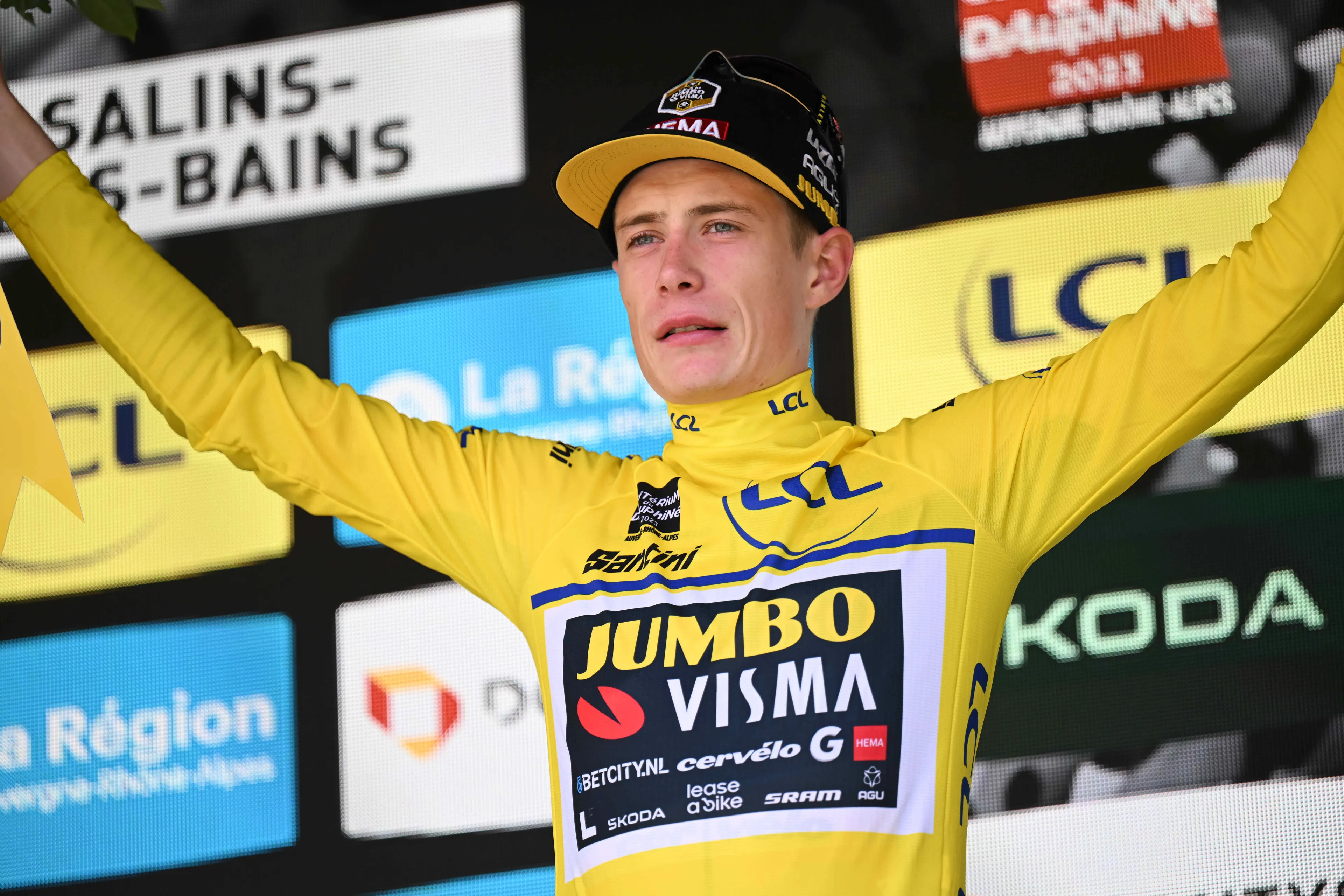 "Cycling is not important right now" - Emotional Jonas Vingegaard pays tribute to Annecy terror attack victims