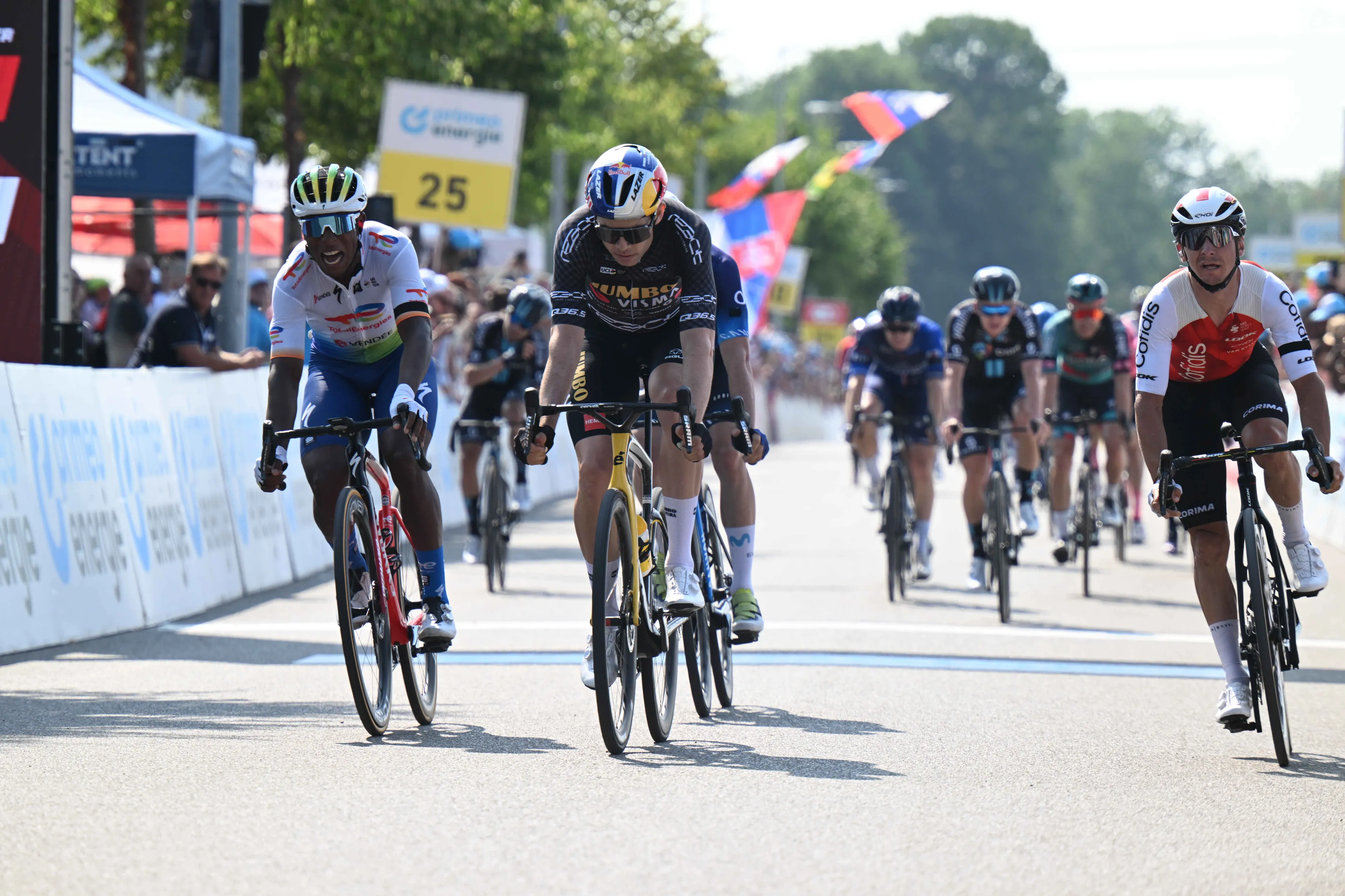 Wout Van Aert talks about mentally tough day at Tour de Suisse: "You felt that there was a lot of respect in the peloton"