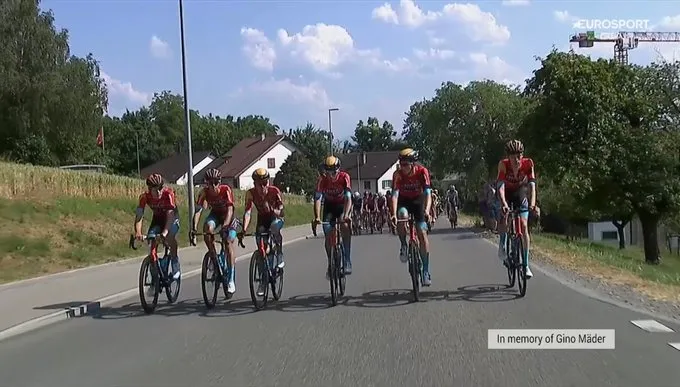 Poignant scenes at the Tour de Suisse as peloton pays tribute to Gino Mäder