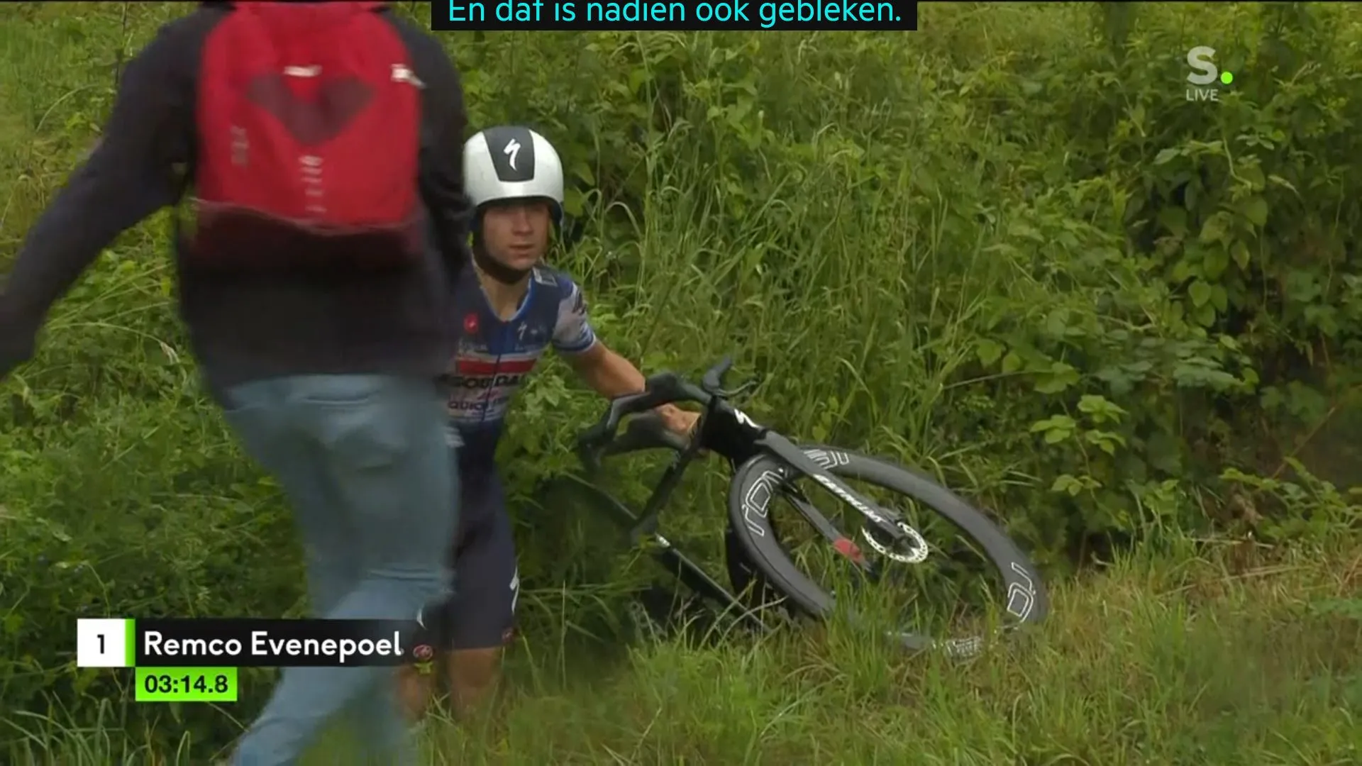 VIDEO: Remco Evenepoel crashes at time-trial nationals