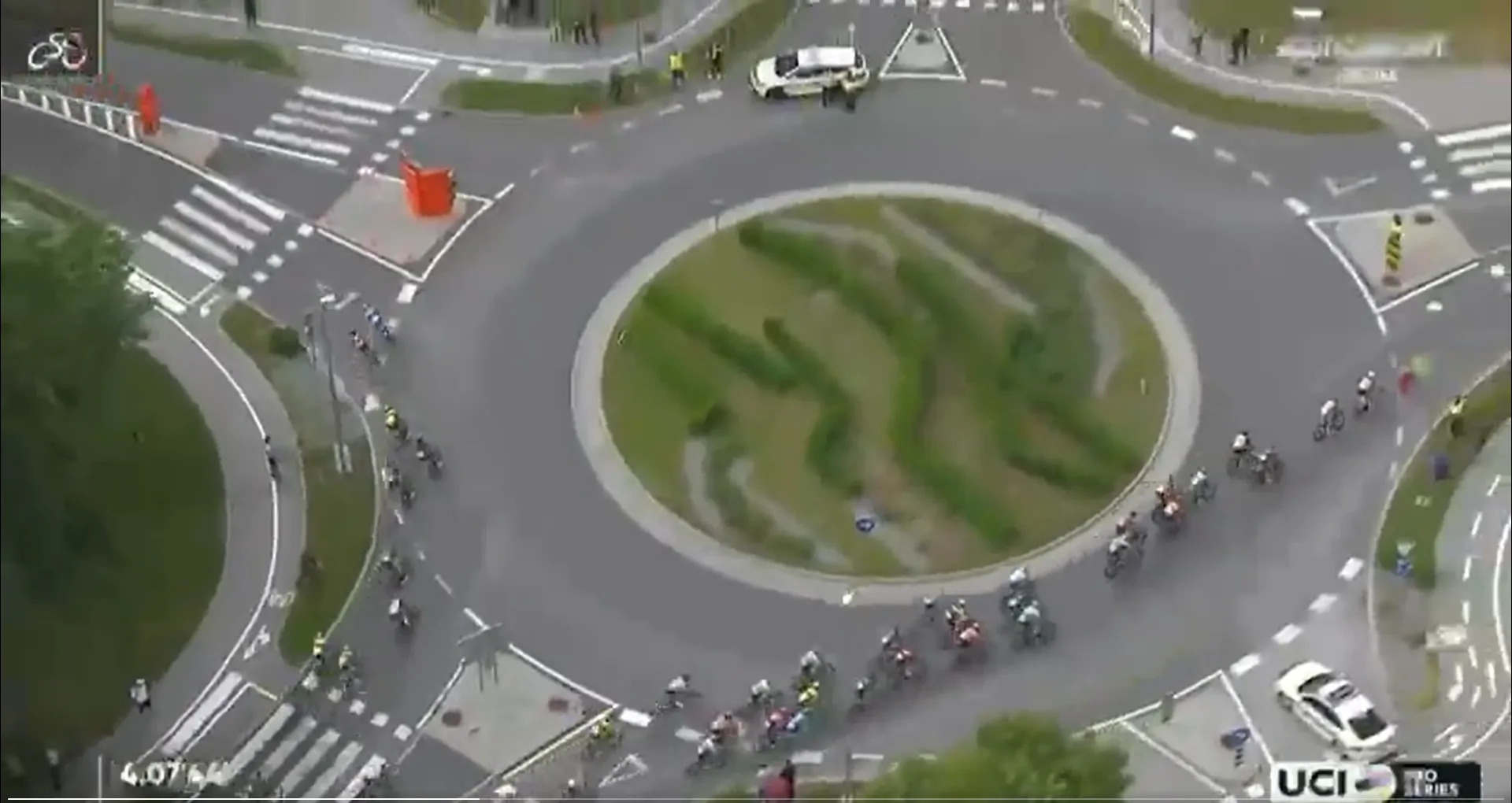 VIDEO: Tour of Slovenia stage 3 finale messed up for many by late roundabout wrong turn