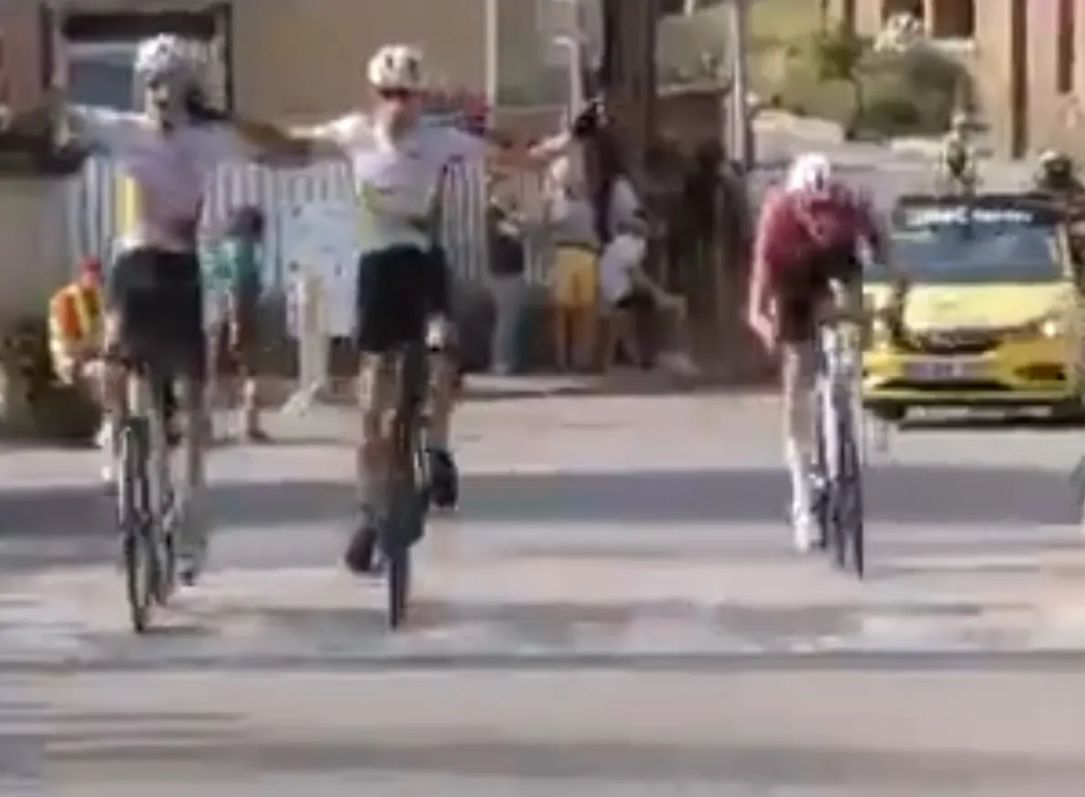 VIDEO: French Junior race sees shock twist as double-celebration turns into disaster