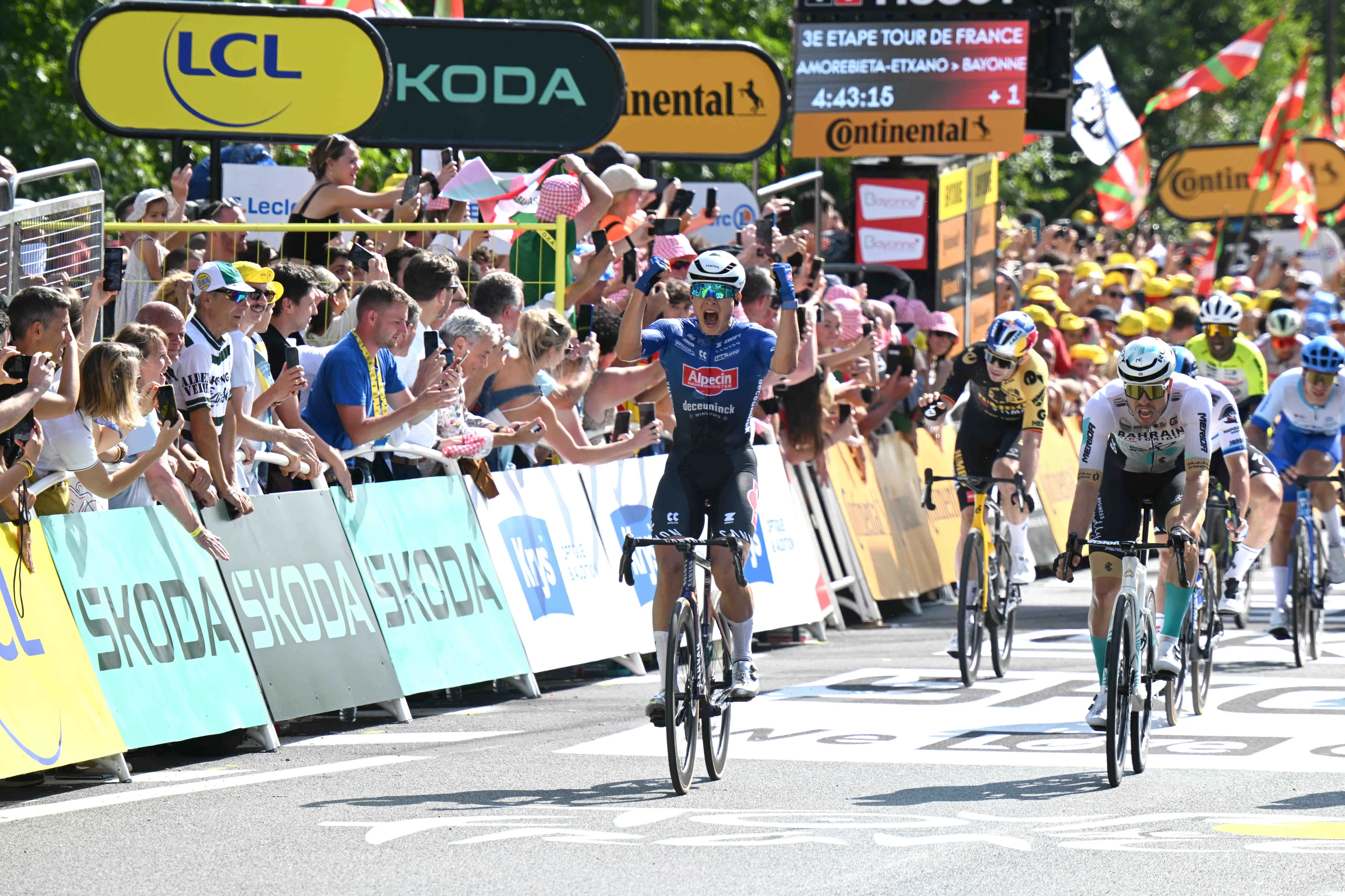 Jasper Philipsen takes photo finish victory in crash marred sprint on stage 4 of the Tour de France