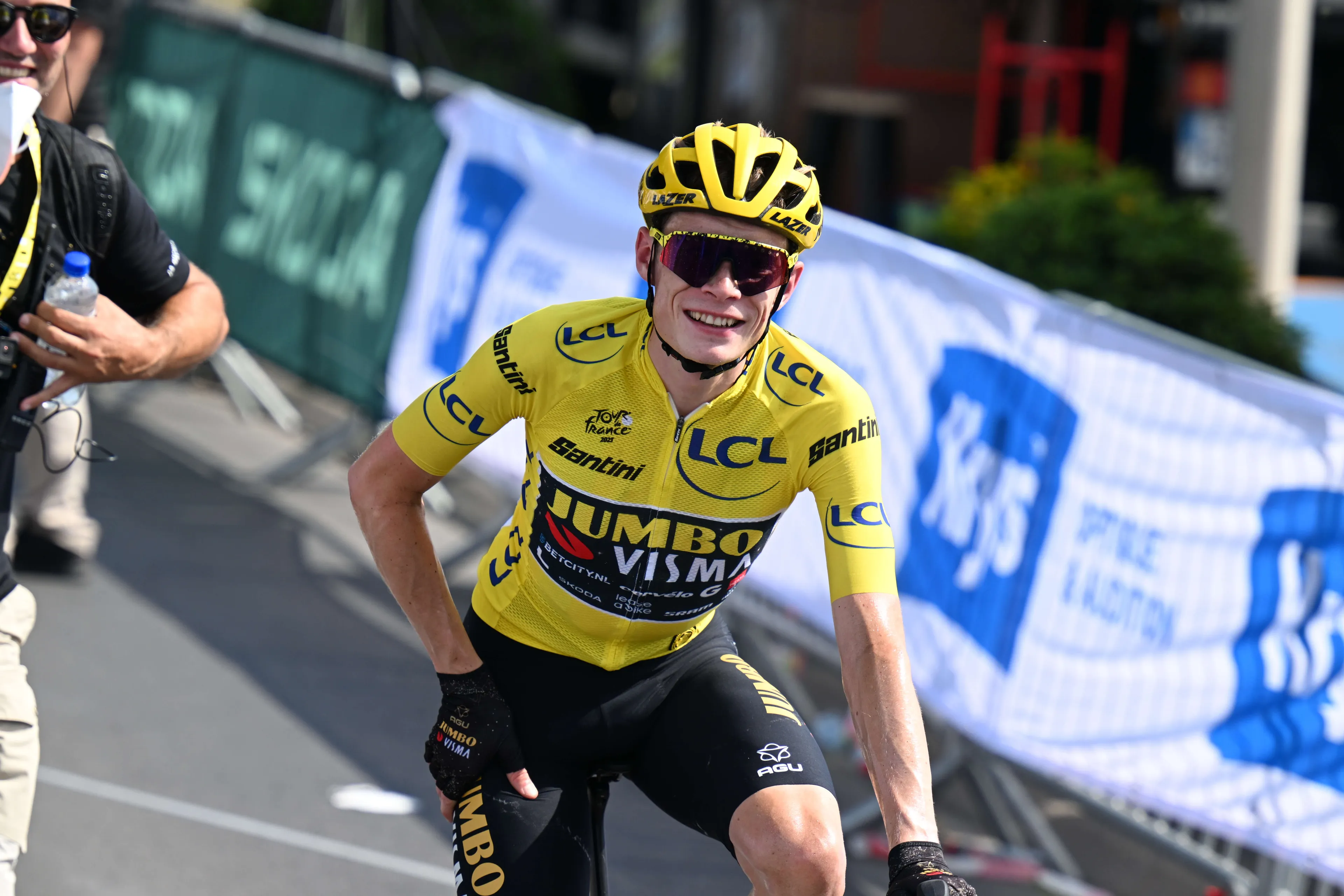 "As a GC rider, you can lose the Tour de France on a stage like this one" - Jonas Vingegaard nervy but safe on stage 11