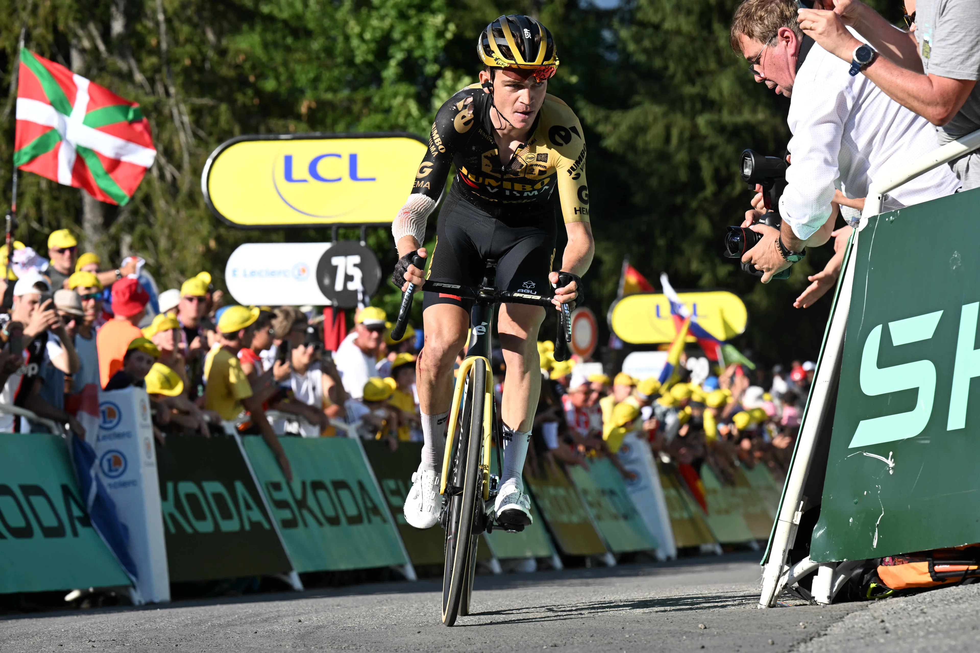 "I hope the other guys who fell are okay too" - Sepp Kuss doesn't blame the spectator for his crash