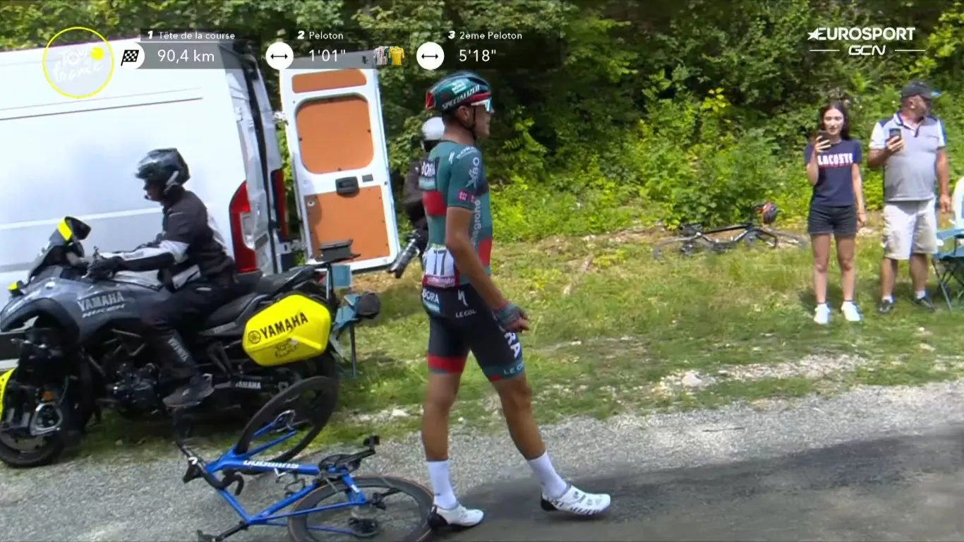 VIDEO: Nils Politt fumes at neutral service car after ill-timed mechanical brings an end to breakaway exploits