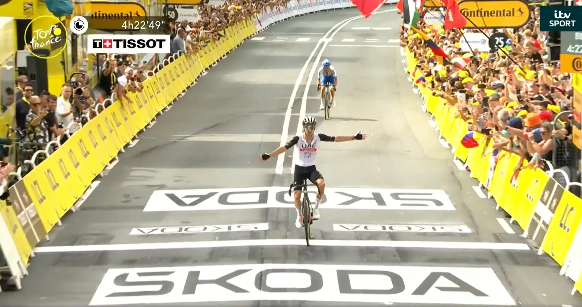 VIDEO: Adam Yates proves too strong for brother Simon in Yates one-two on opening stage of the 2023 Tour de France