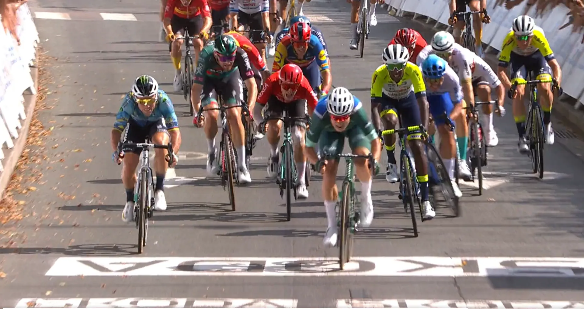 VIDEO: Was this Mark Cavendish's best chance? Historic 35th stage win denied by unbeatable Jasper Philipsen
