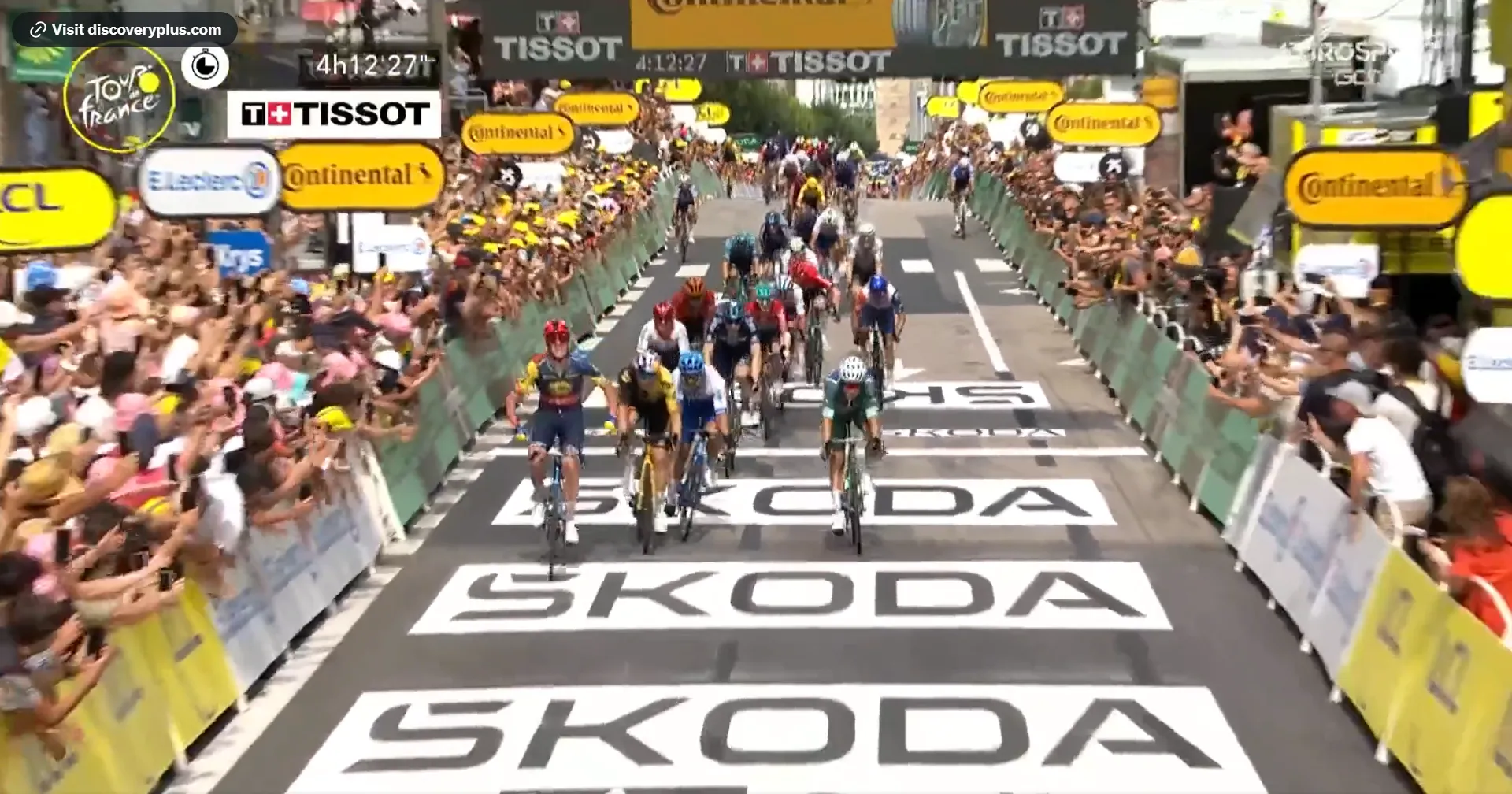 VIDEO: Mads Pedersen refuses to be denied in brutal uphill sprint at the Tour de France