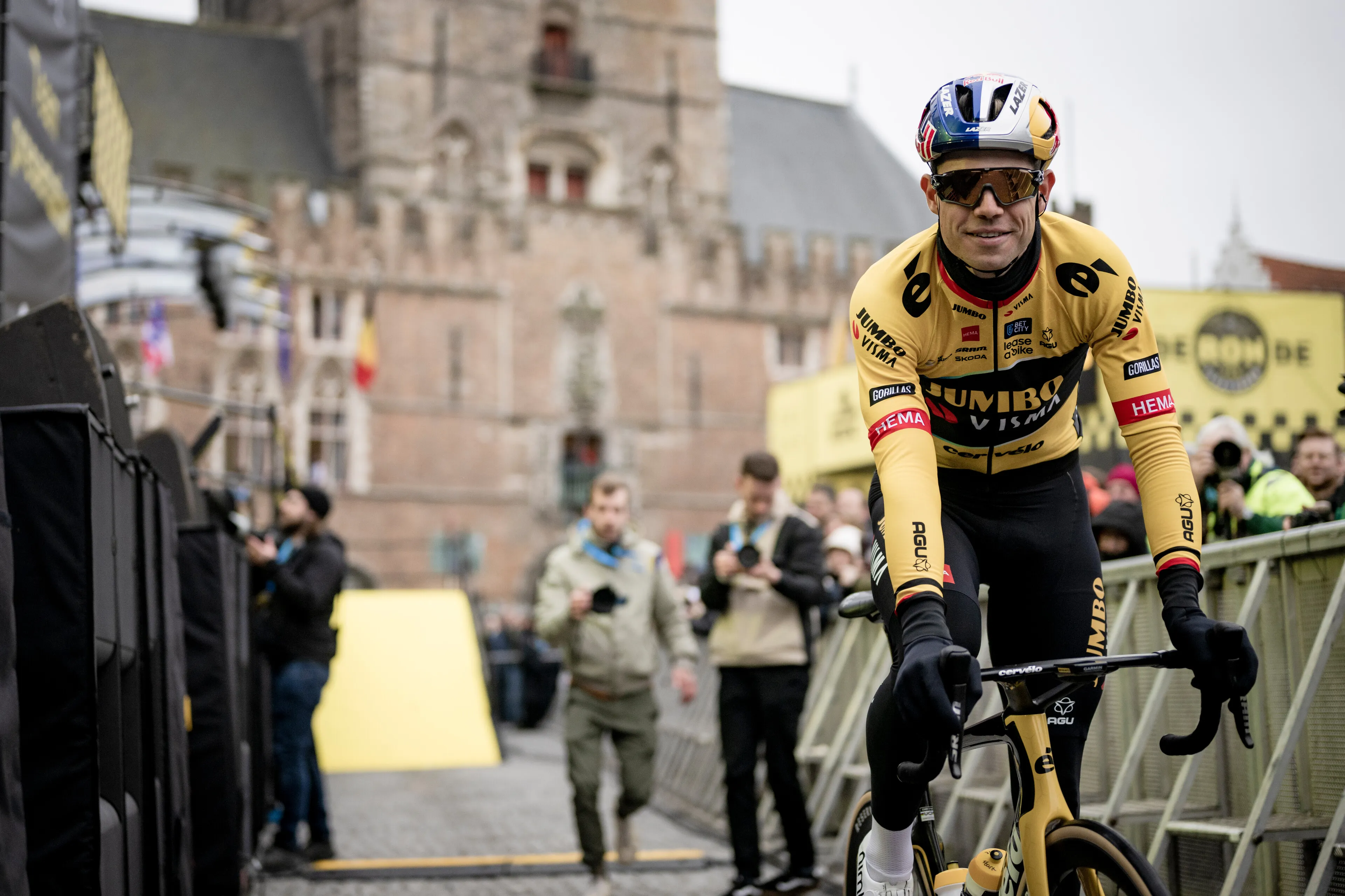 Jan Bakelants predicts Wout van Aert victory at Omloop Het Nieuwsblad but warns "you can also be too fresh at the start of a race"