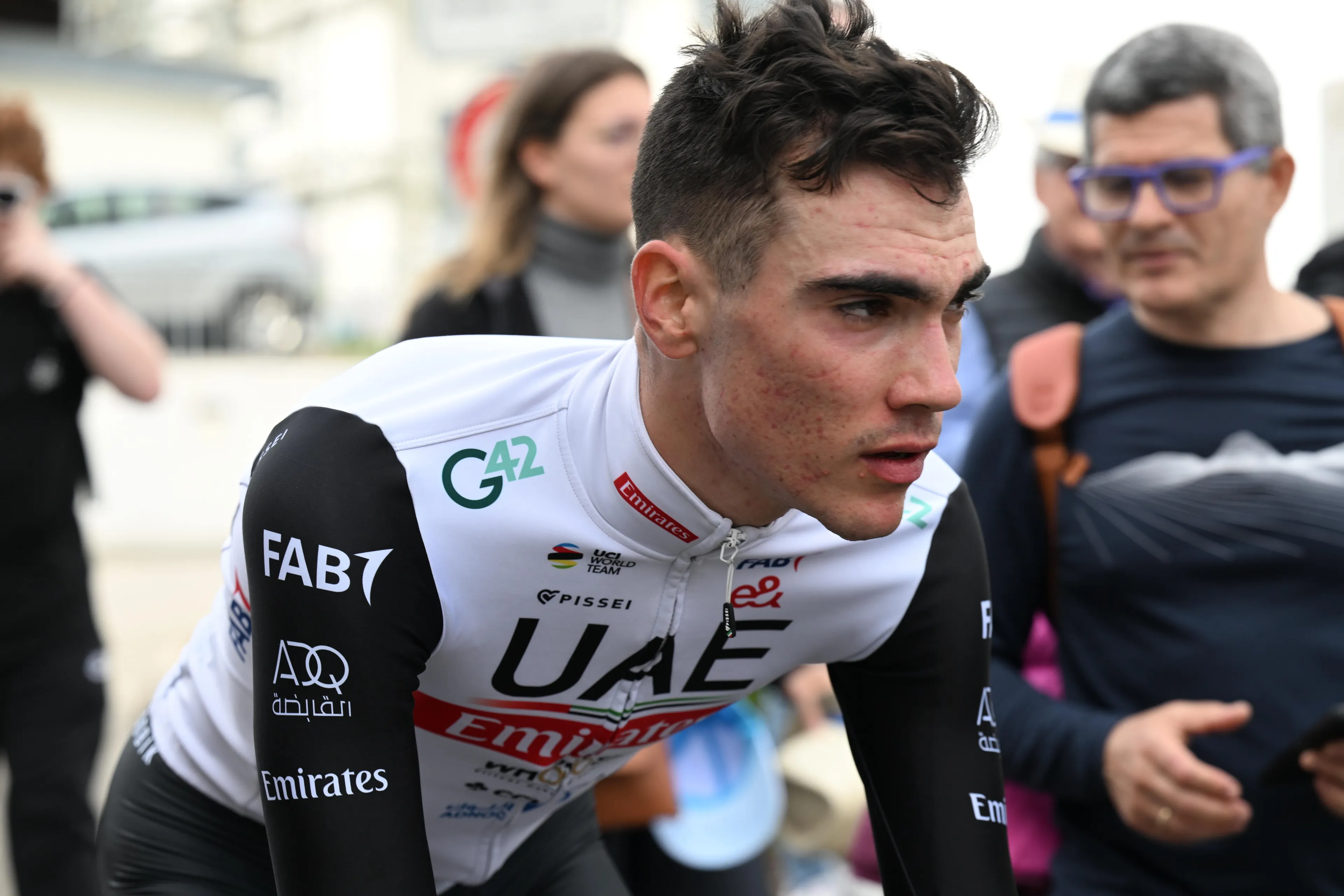 "I don't know what for, to kill us?" - Juan Ayuso furious after having punctured due to nails on the road at Vuelta