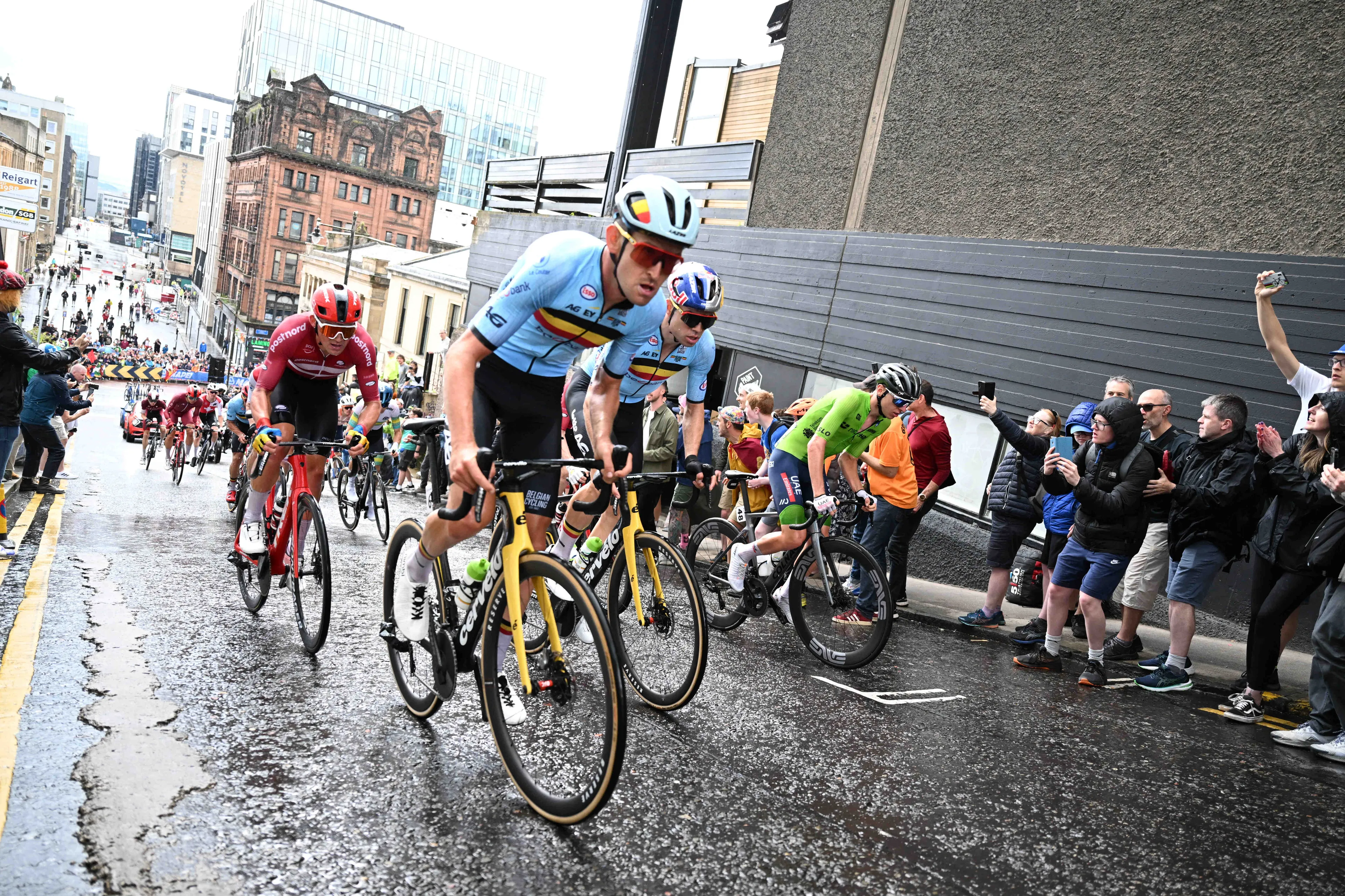 Tiesj Benoot praises Mathieu van der Poel who was the strongest in Glasgow: "It was a fair race, so the best one won"