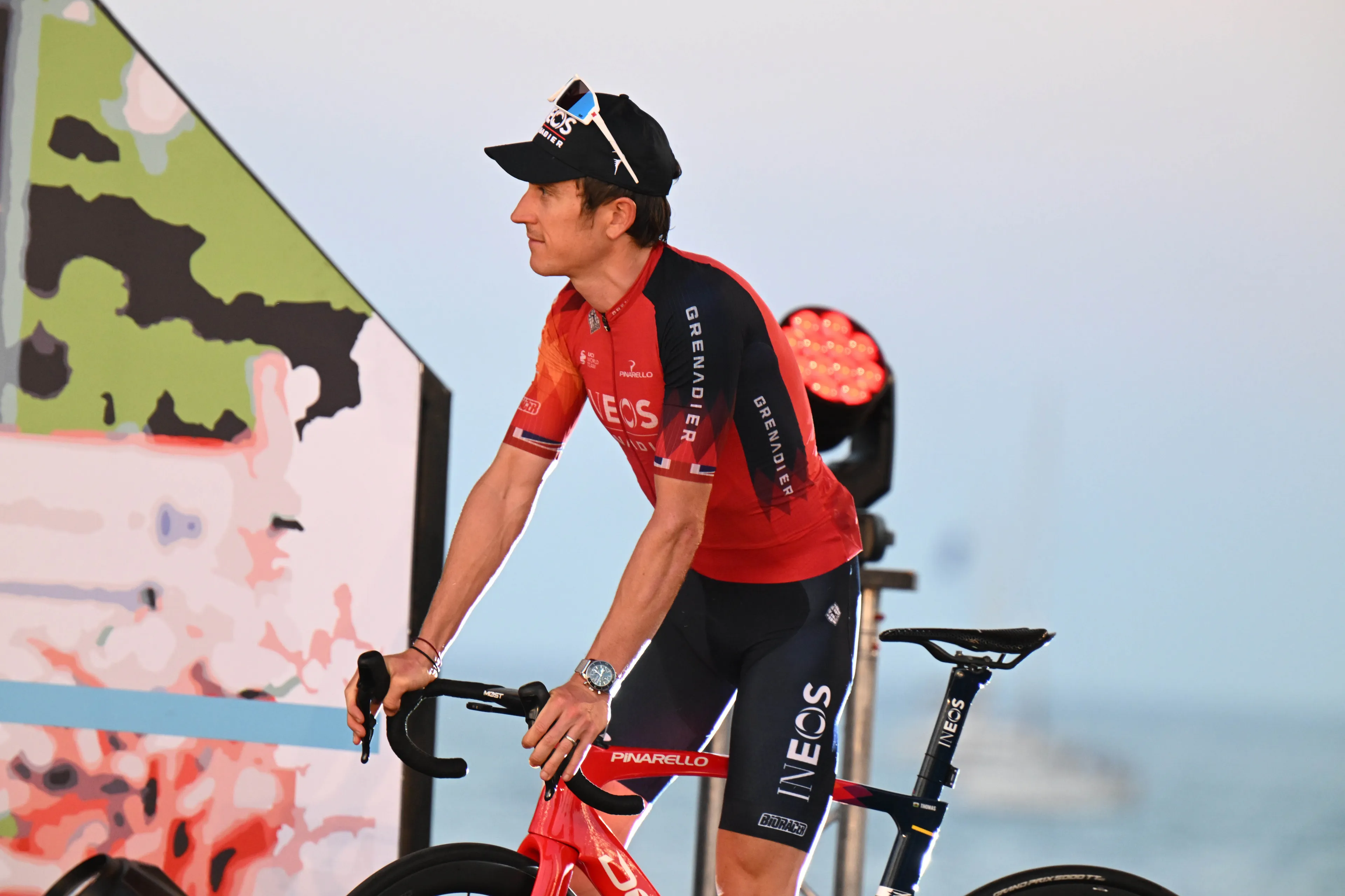"Os corredores pedalaram como idiotas" Geraint Thomas sobre a queda da etapa 4