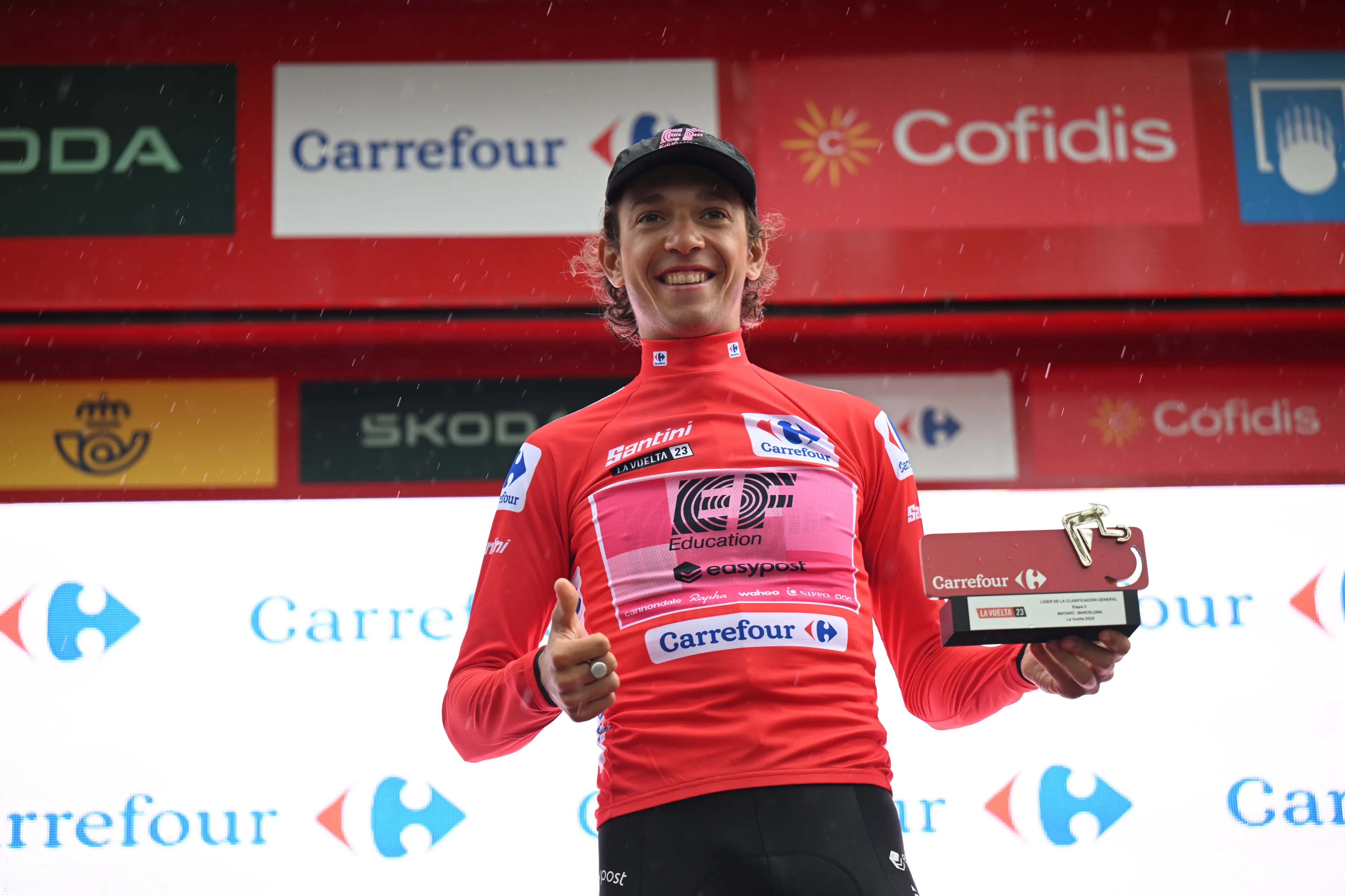 Andrea Piccolo veste a camisola vermelha após a segunda etapa da Vuelta