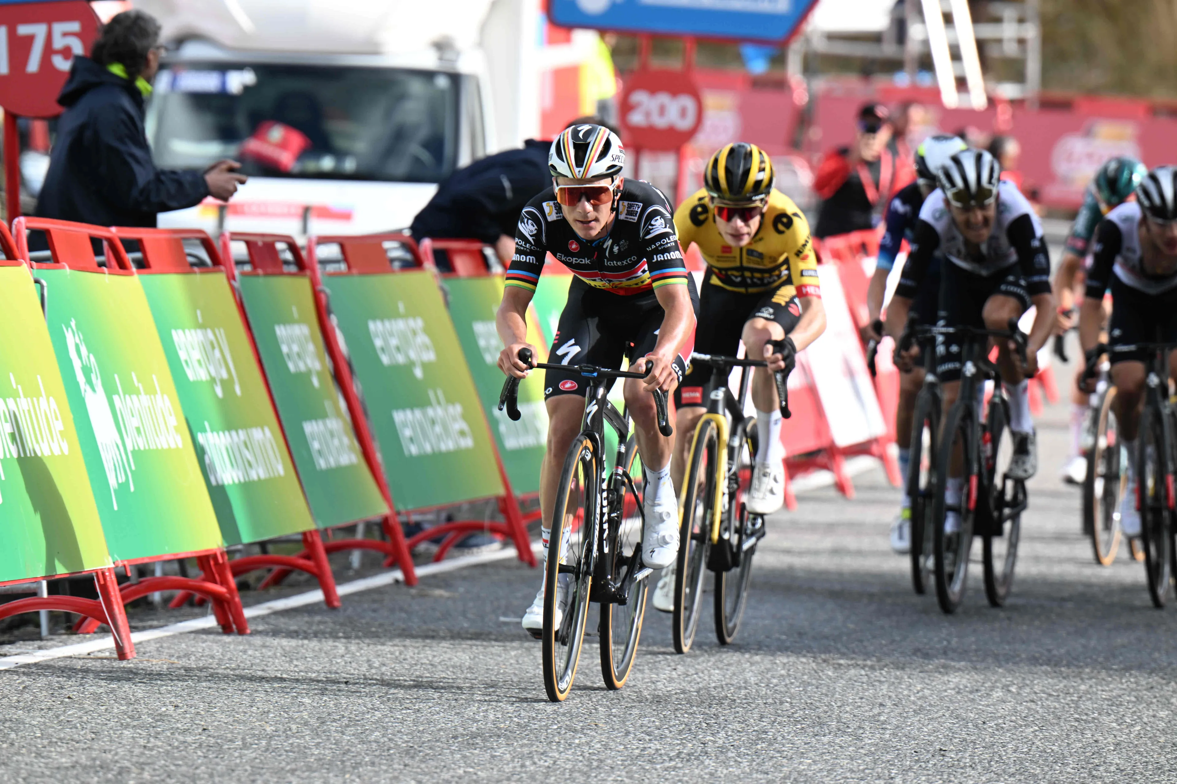 "Wout has learned how difficult it is to win those races" - De Cauwer and van Hooydonck discuss Wout van Aert's spring, Evenepoel at Sanremo and Tom Pidcock
