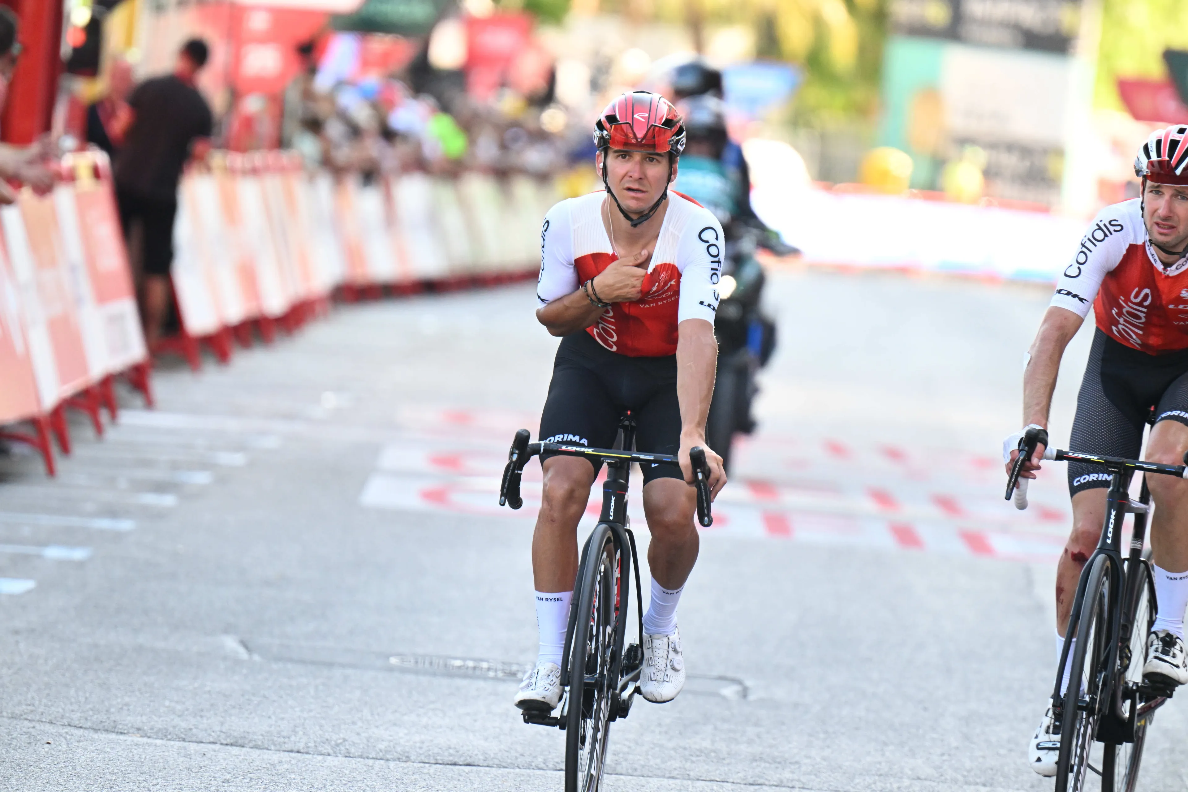 Bryan Coquard fears the worst after his stage 4 crash: "It's not certain that you will see me again tomorrow"