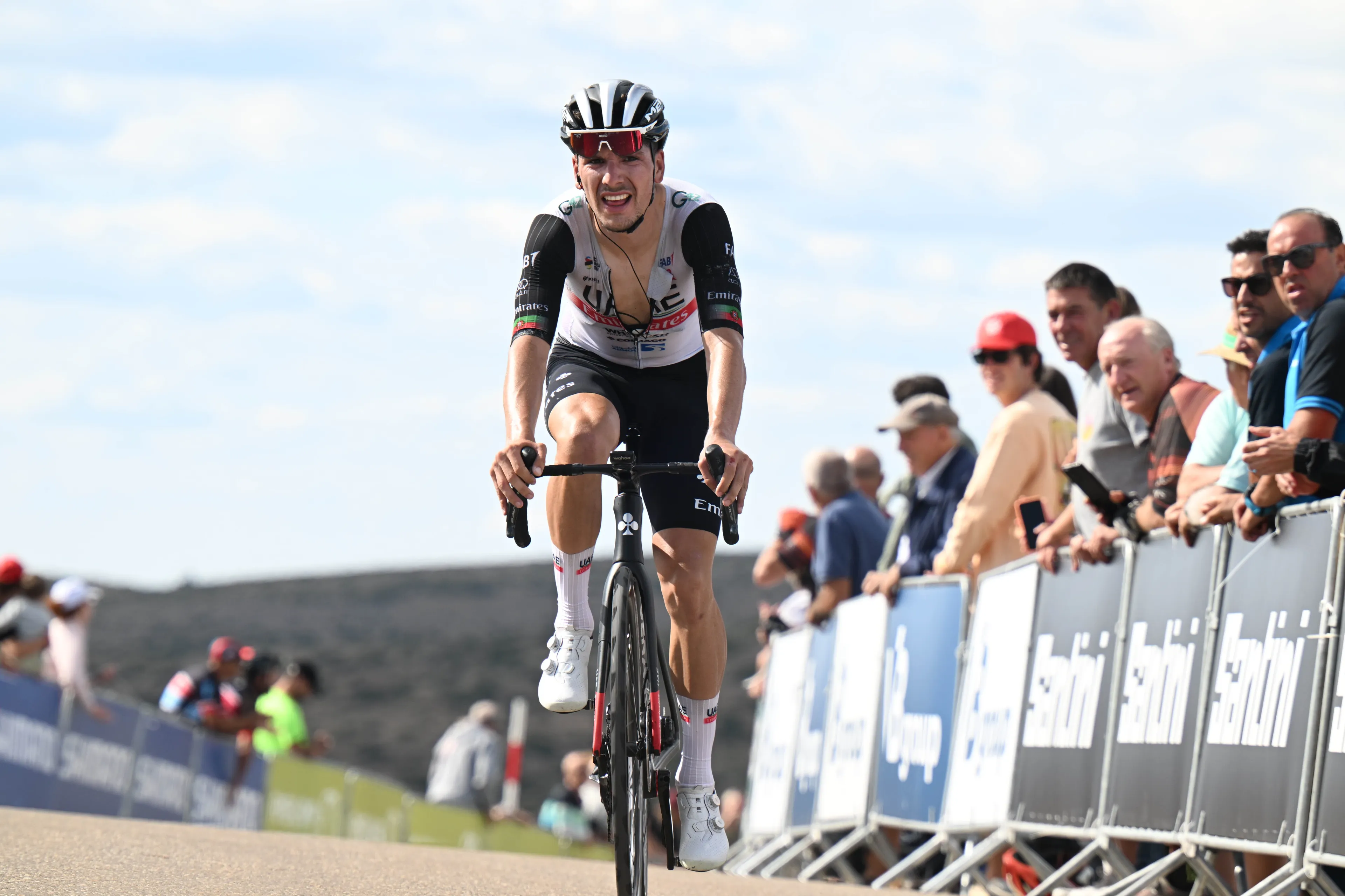 João Almeida victim of a crash early on stage 8 of Vuelta, but remains in competition