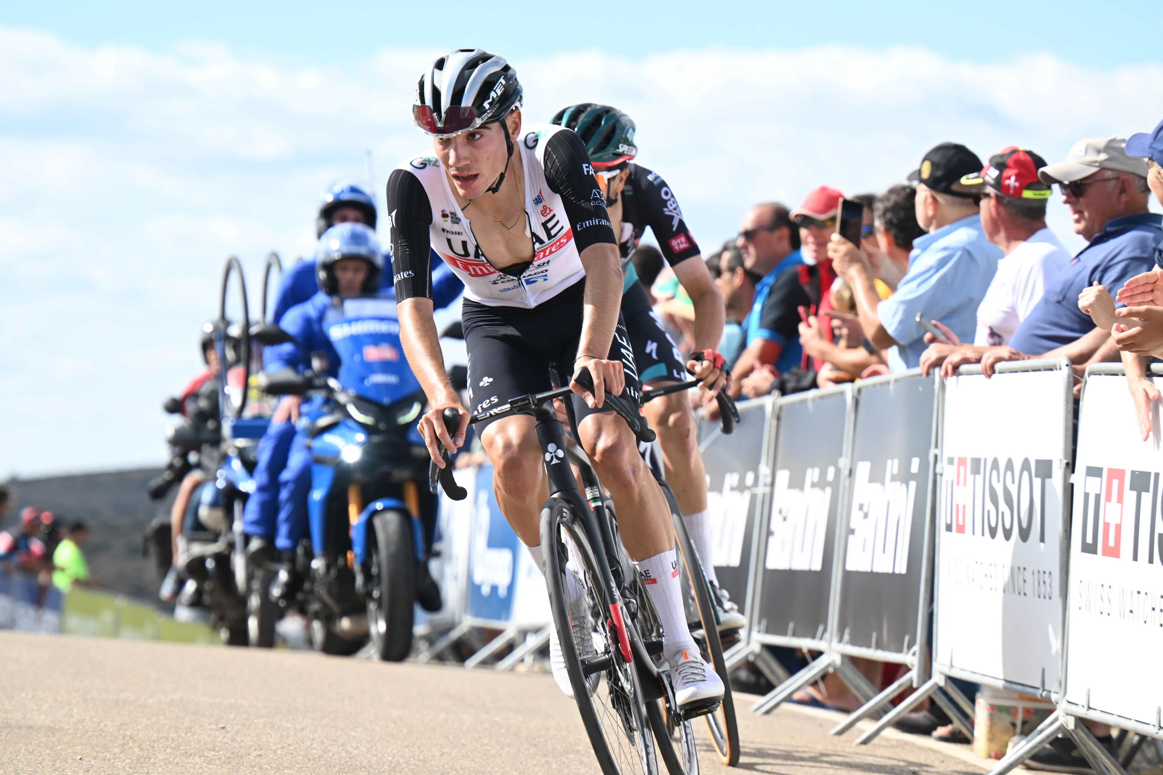 "In the end, they took almost no time on me" - Juan Ayuso saves the day by pacing himself wisely on the summit finish