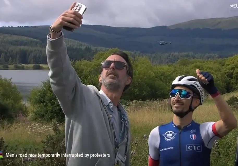 World Championships protest neutralization leads to interesting footage of riders resting and interacting with fans