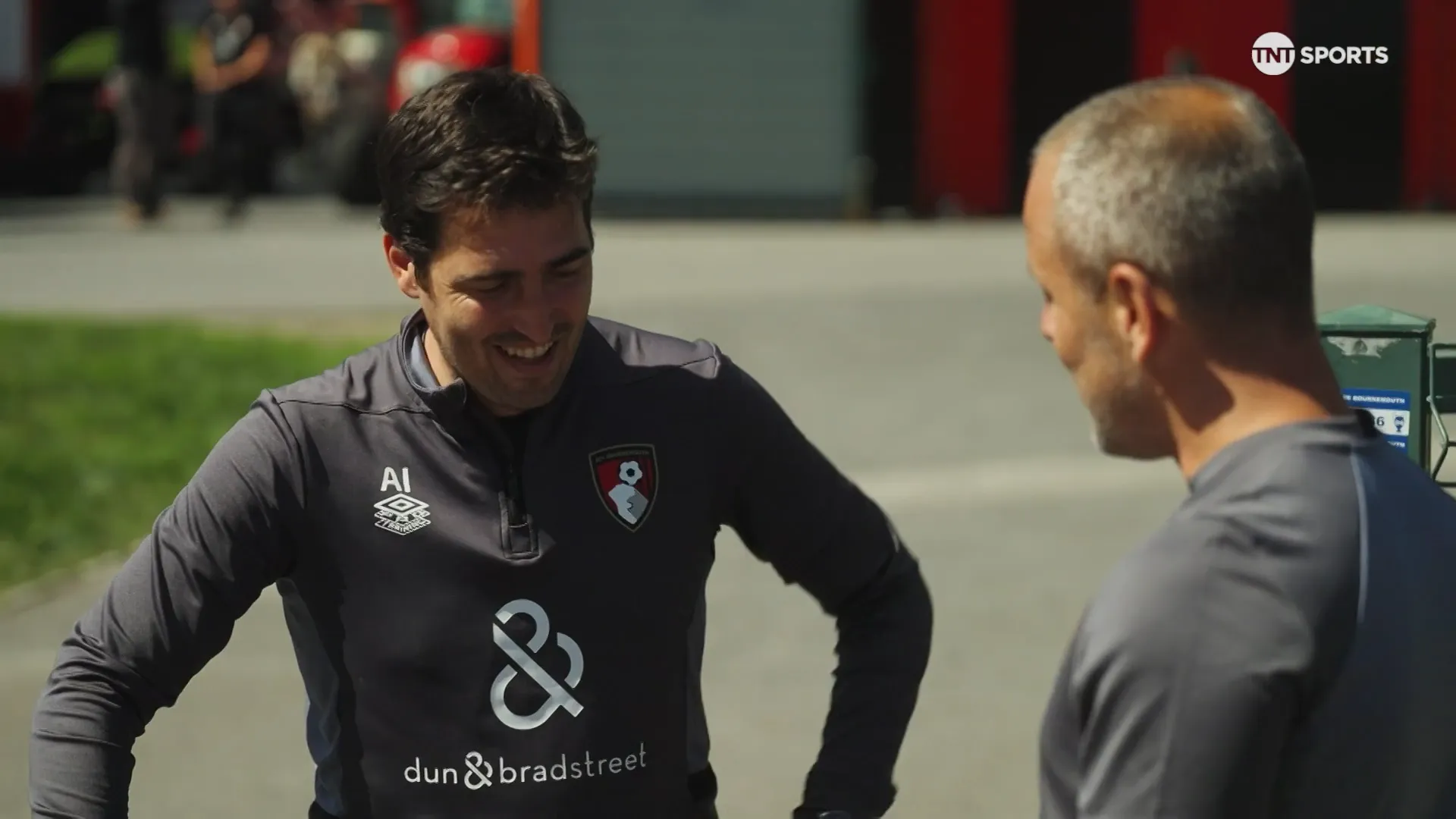 "Penso que será quase toda a gente contra a Jumbo-Visma" - Andoni Iraola, treinador do AFC Bournemouth, planeia assistir à La Vuelta entre os treinos