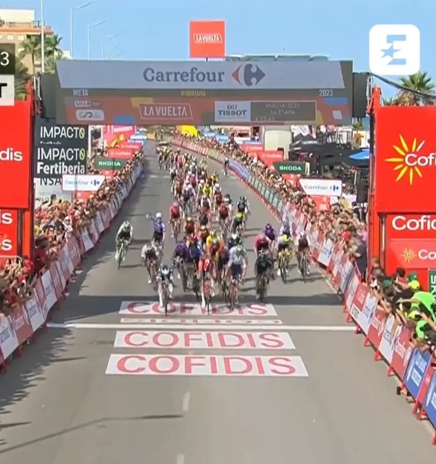 VÍDEO: Groves aguenta investida de Ganna no sprint para vencer etapa da Vuelta