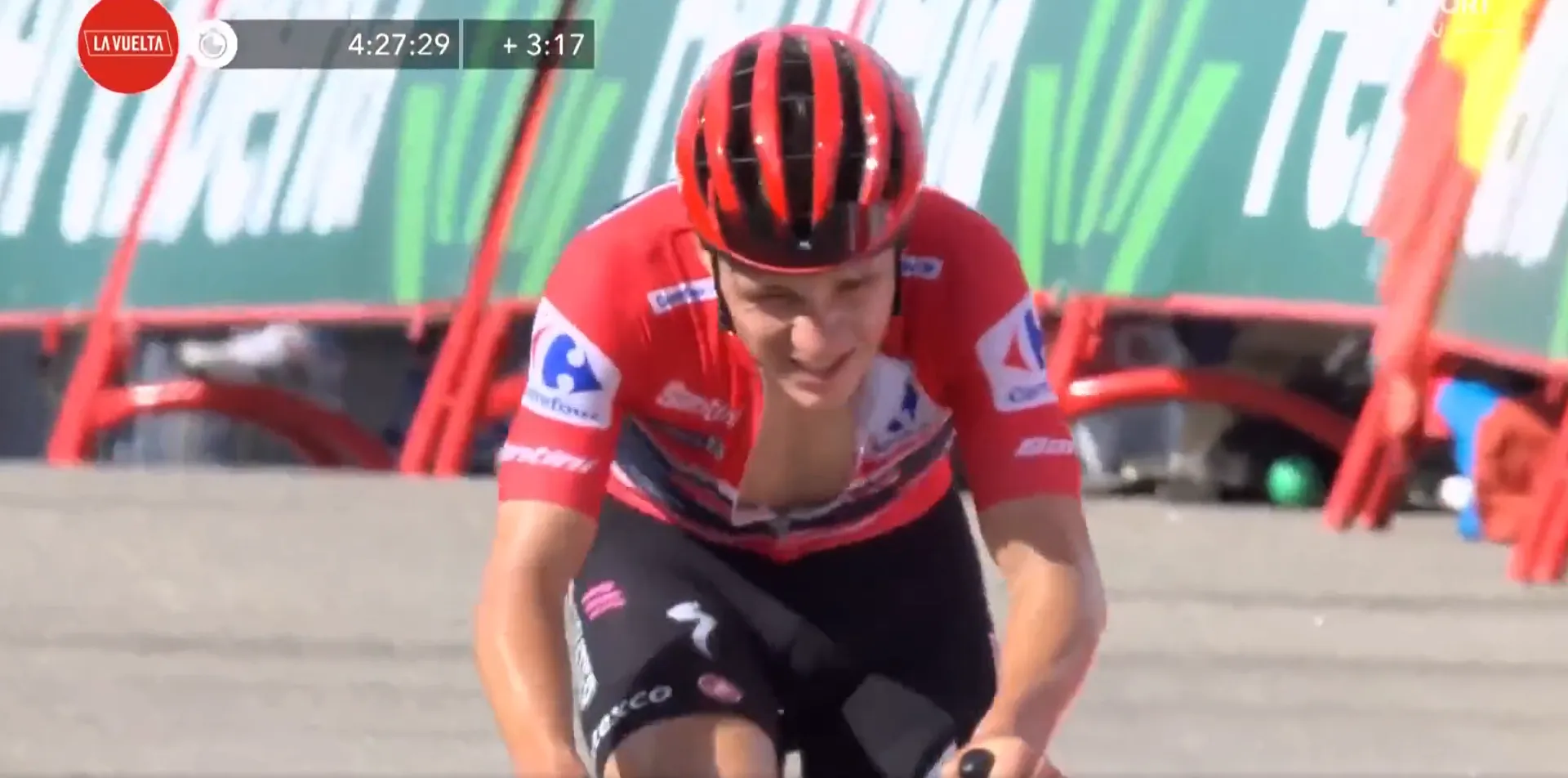 VIDEO: Remco Evenepoel battles to limit losses at the Vuelta a Espana on stage 6 summit finish