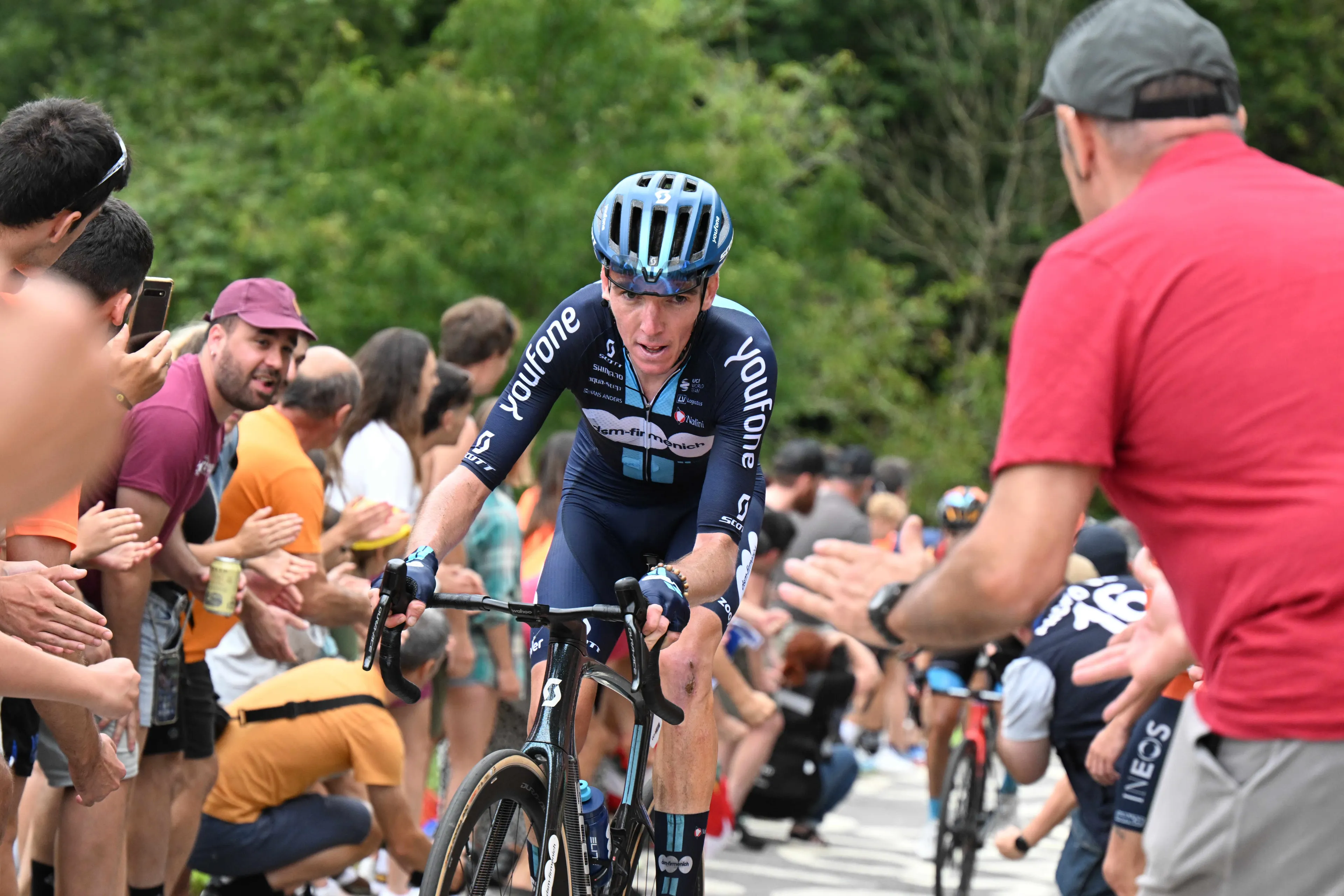 Romain Bardet não consegue fazer frente a Remco Evenepoel na brutal etapa de Belagua - "Ele é uma lenda, tal como Merckx"