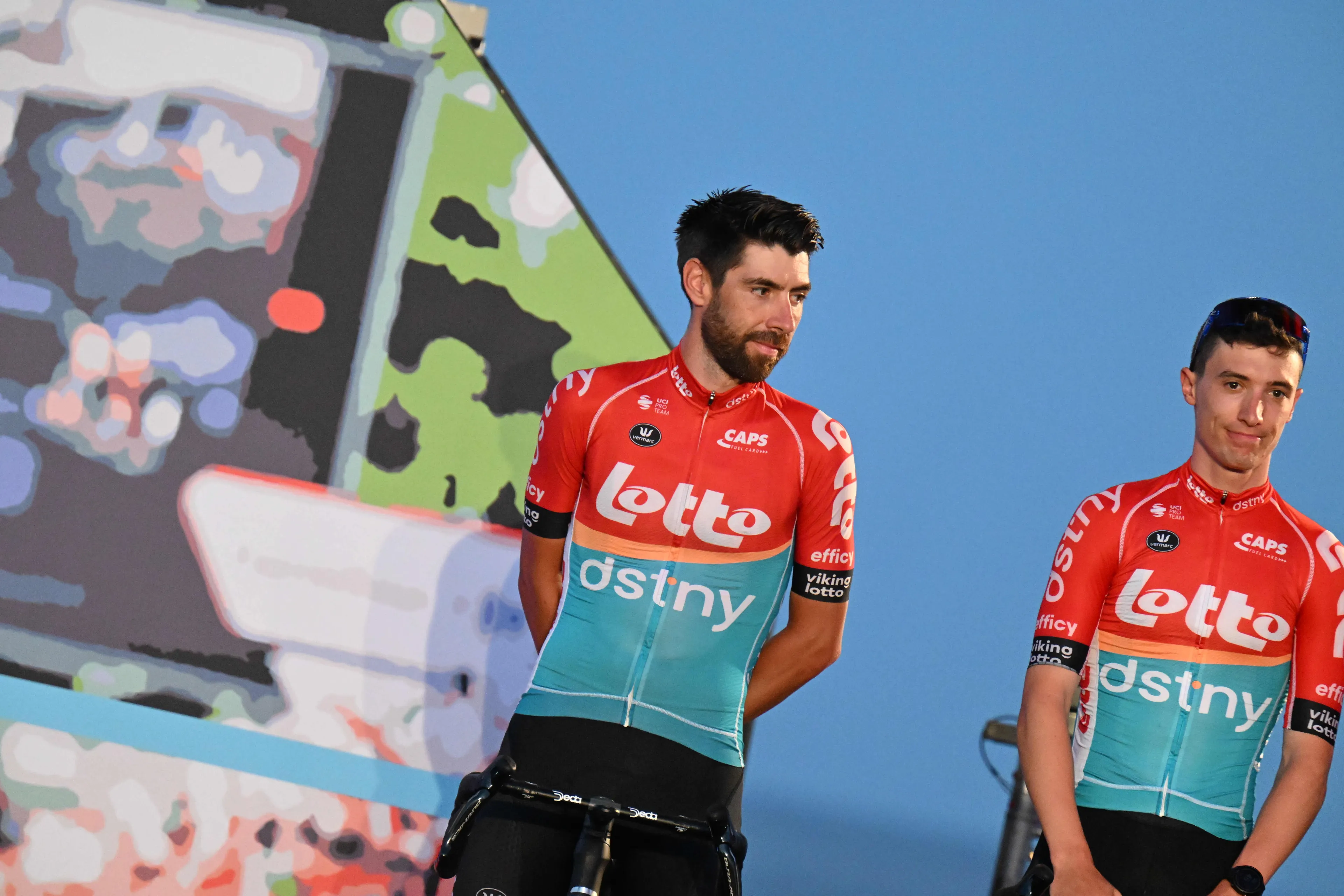 "Um fã saltou para a estrada" - Thomas De Gendt recebe ajuda improvável depois de uma avaria