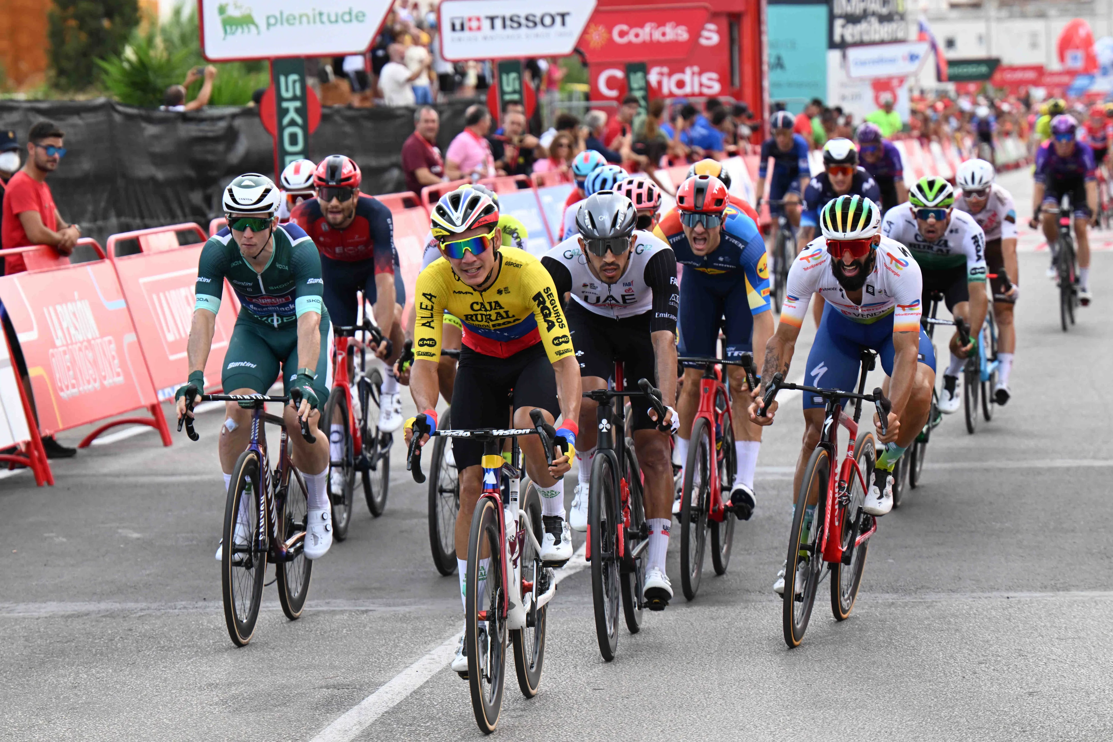 Orluis Aular, colega de Iúri Leitão vence a etapa 5 da CRO Race e assume a liderança da geral