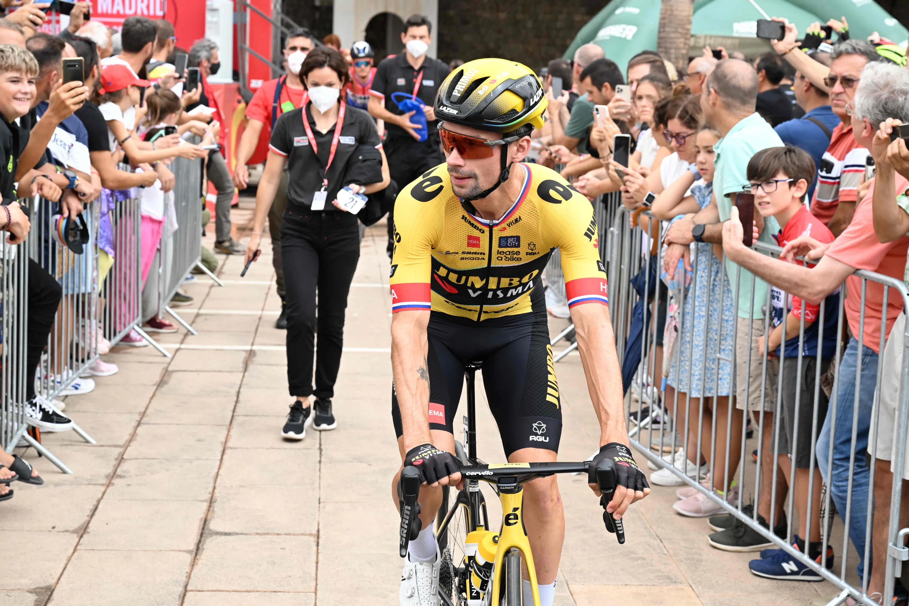 "Às vezes ganhamos segundos, outras vezes perdemos" Primoz Roglic aparece no sprint intermédio para ganhar bonificações