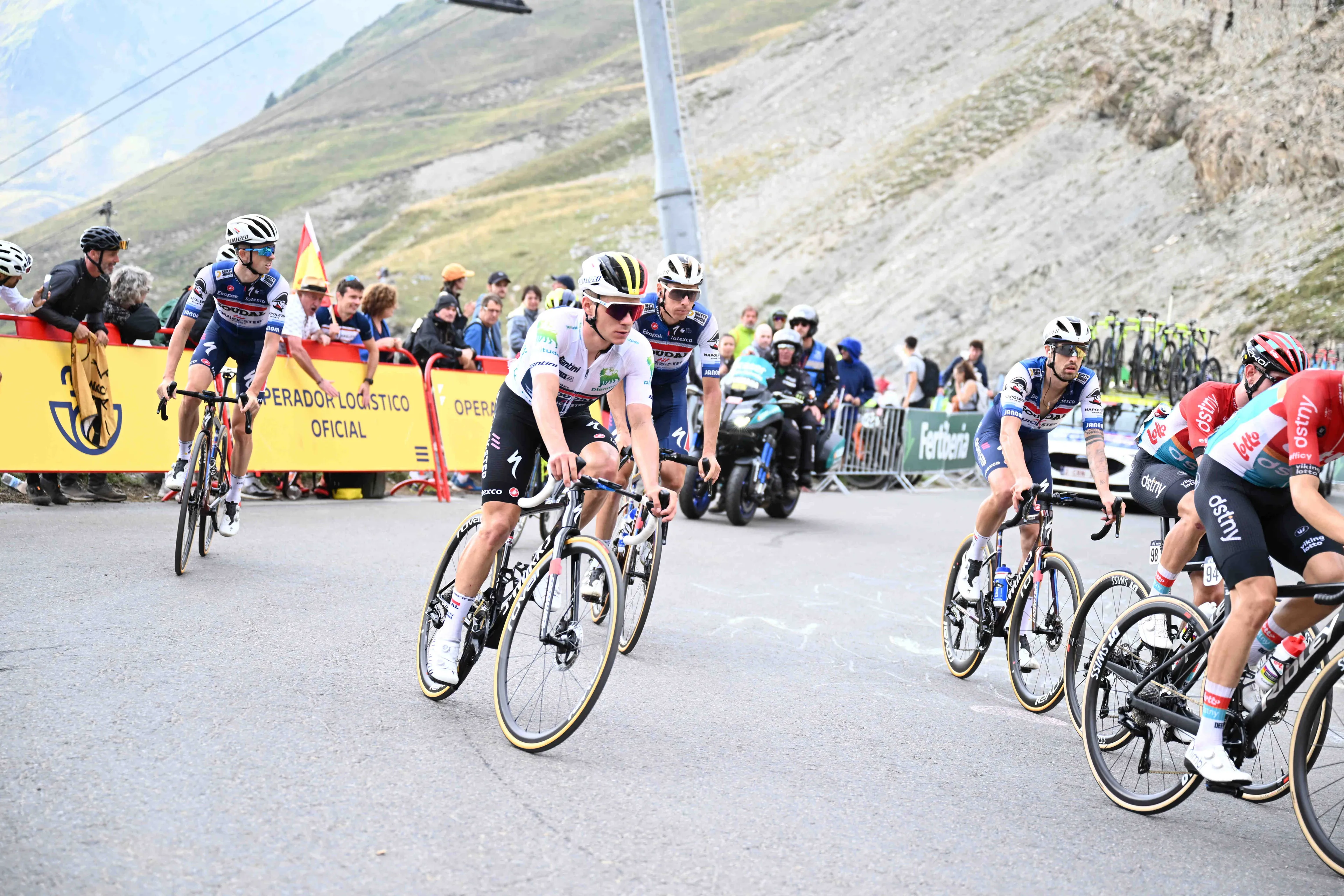 "Evenepoel just said 'sorry'" - Pieter Serry gives update after his team leader cracks out of Vuelta contention