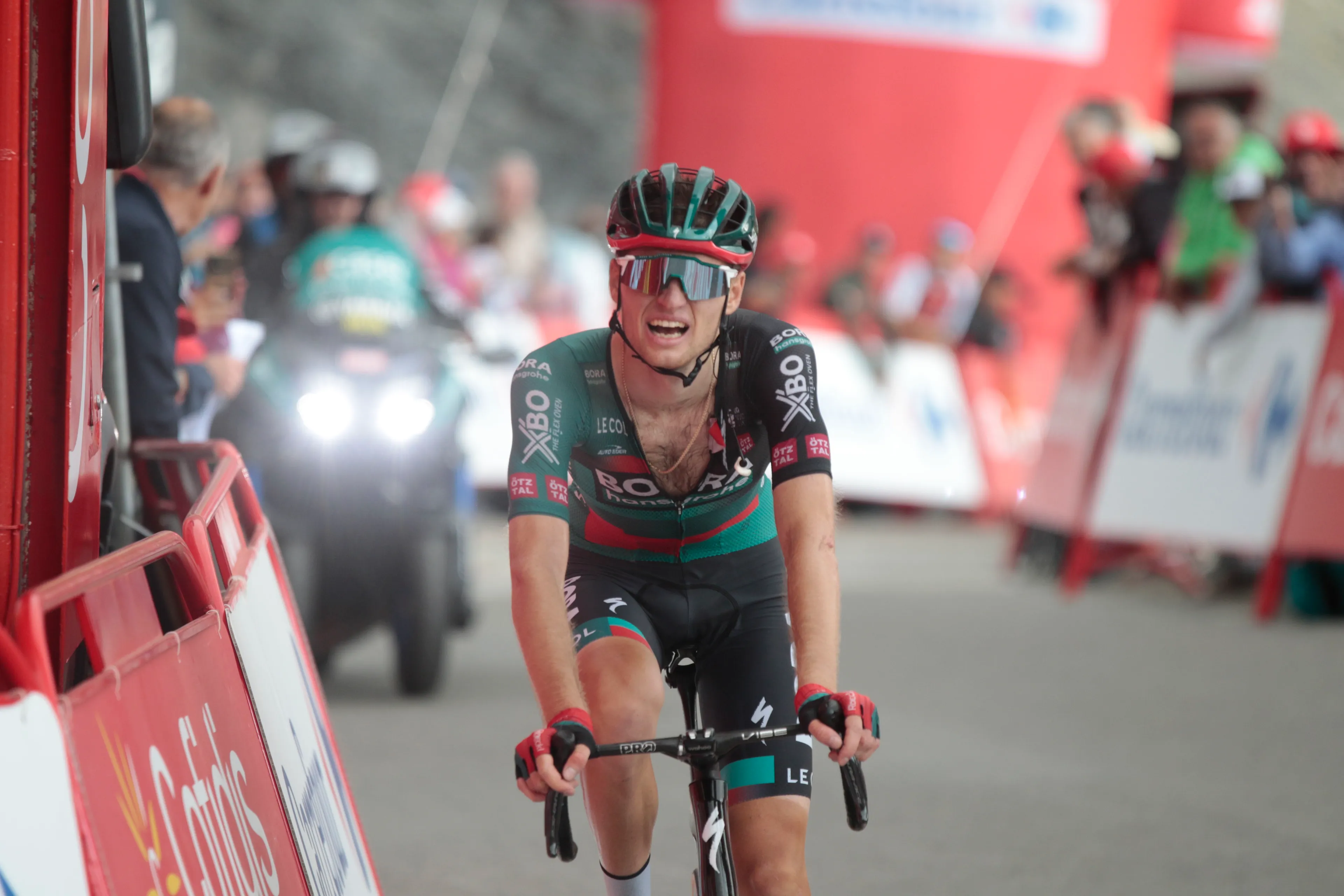Alexsandr Vlasov leads BORA - hansgrohe at Volta a Catalunya after matching Primoz Roglic