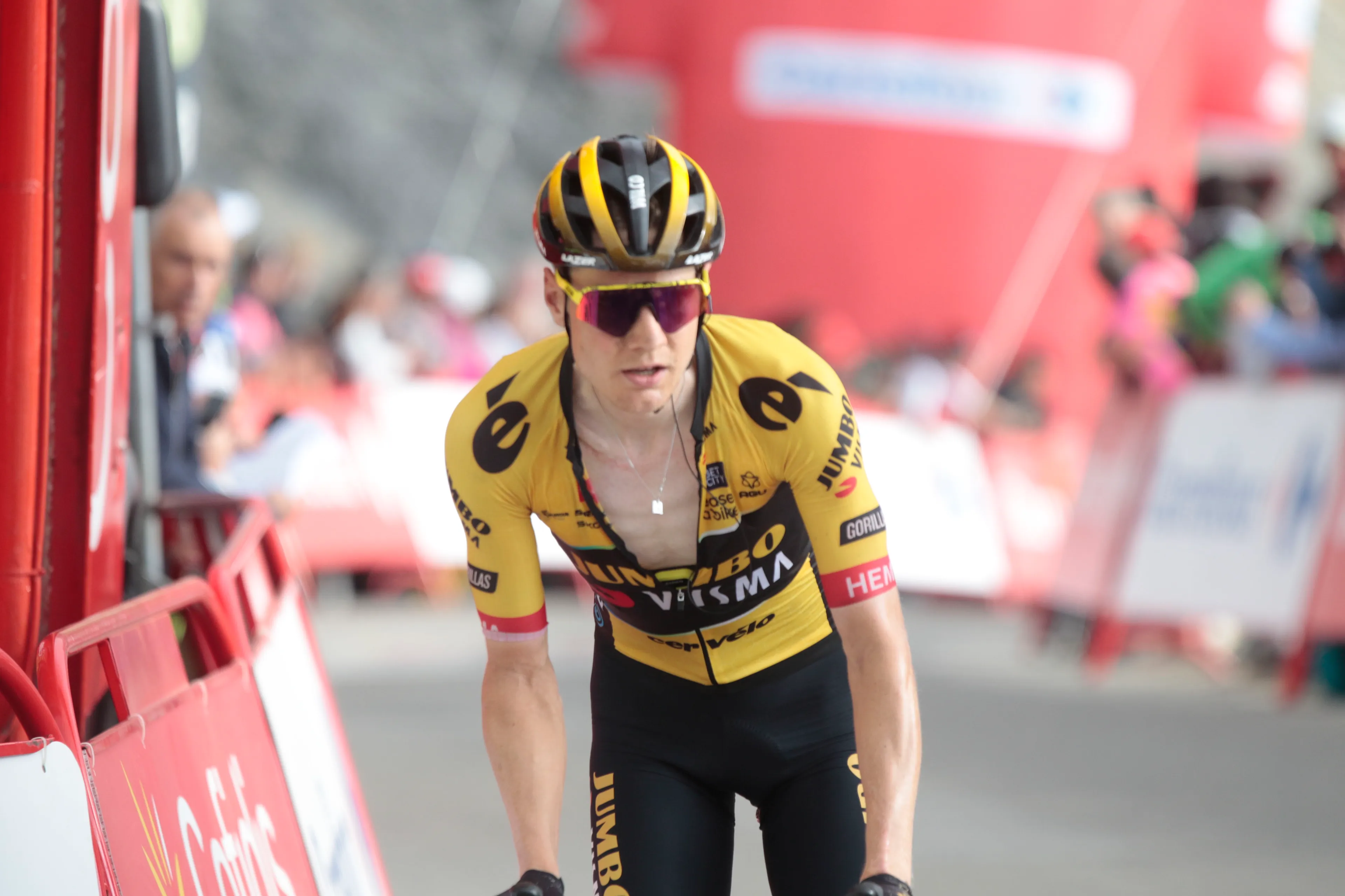 Bad news non-stop for Visma - After Wout van Aert's doubts, Wilco Kelderman out of Giro d'Italia due to collarbone fracture