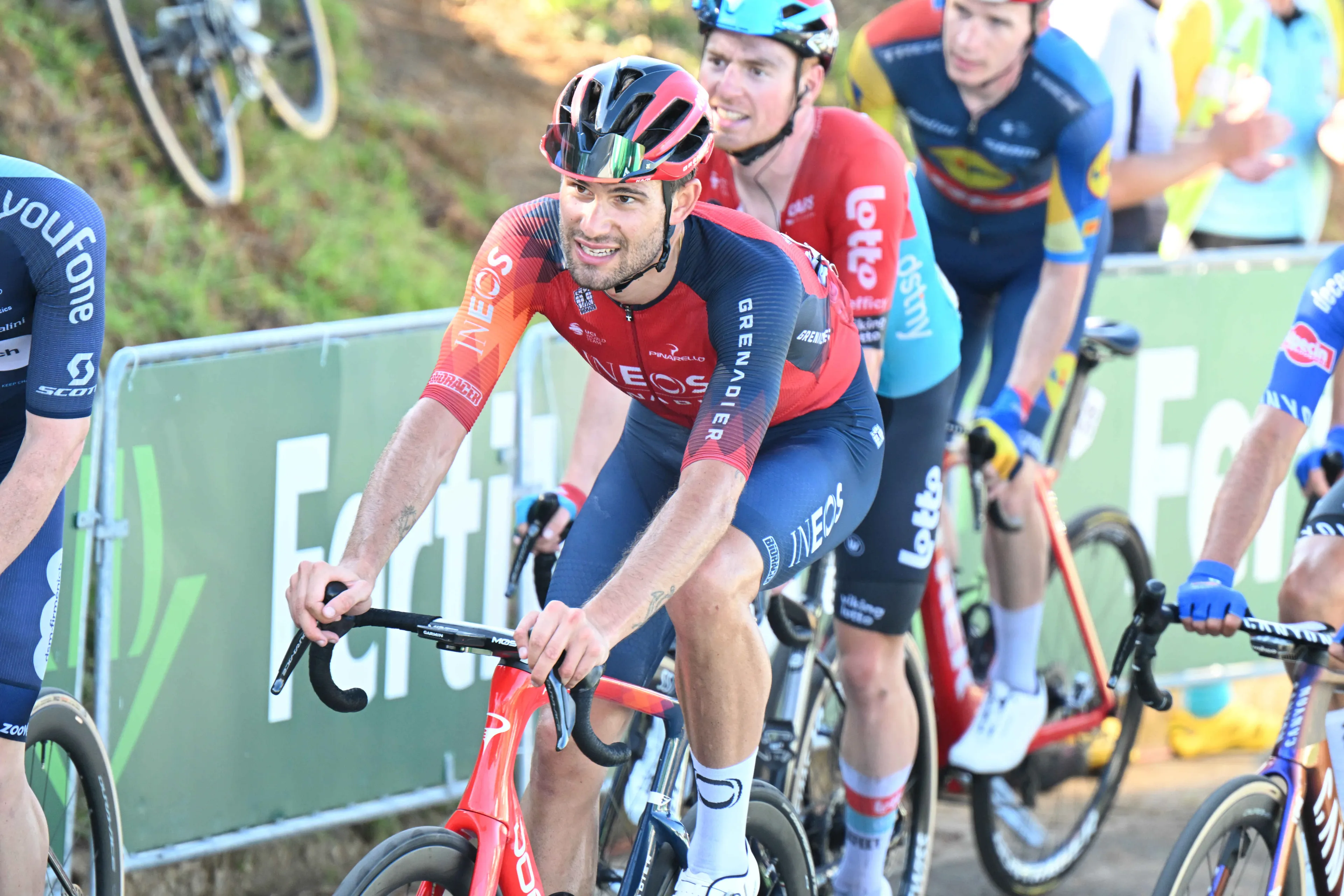 Filippo Ganna em tom de brincadeira depois de ter perdido por pouco a vitória ao sprint - "Peçam ao Groves para fazer um contrarrelógio!"