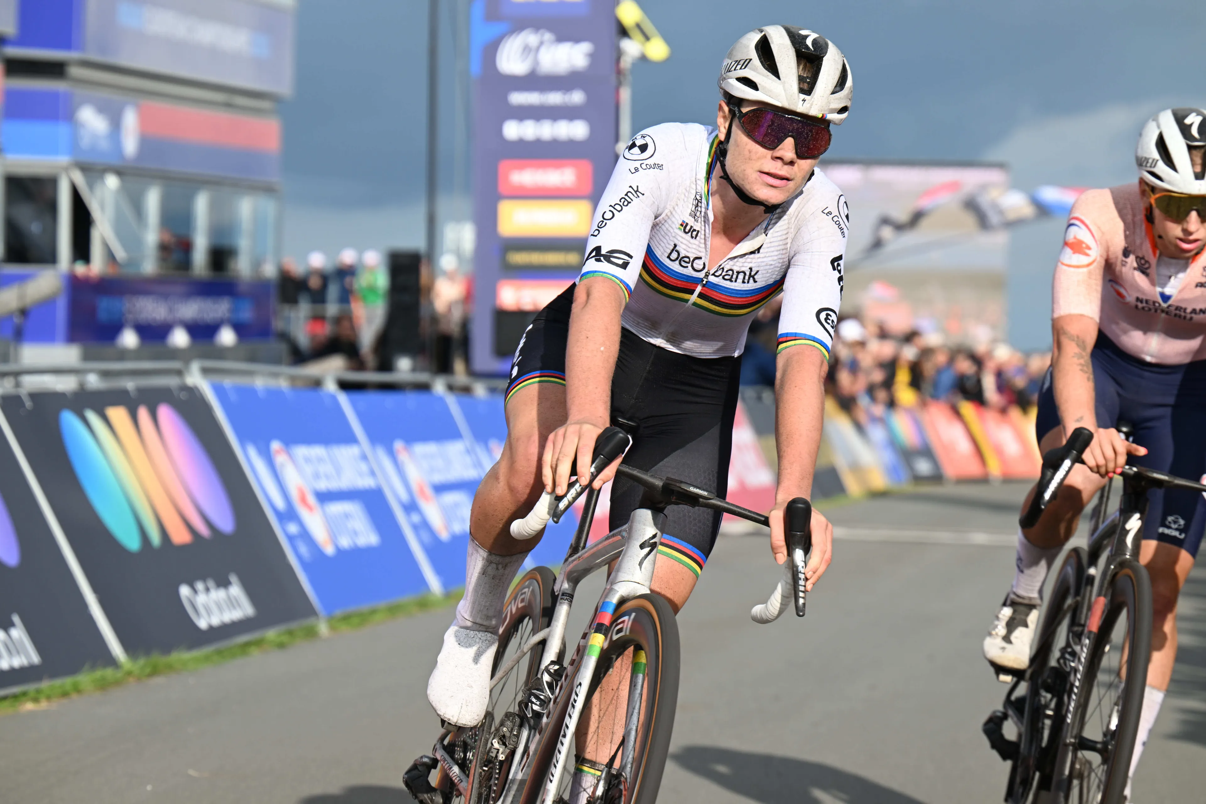 VIDEO: Lotte Kopecky takes road race World Champion's jersey onto the gravel