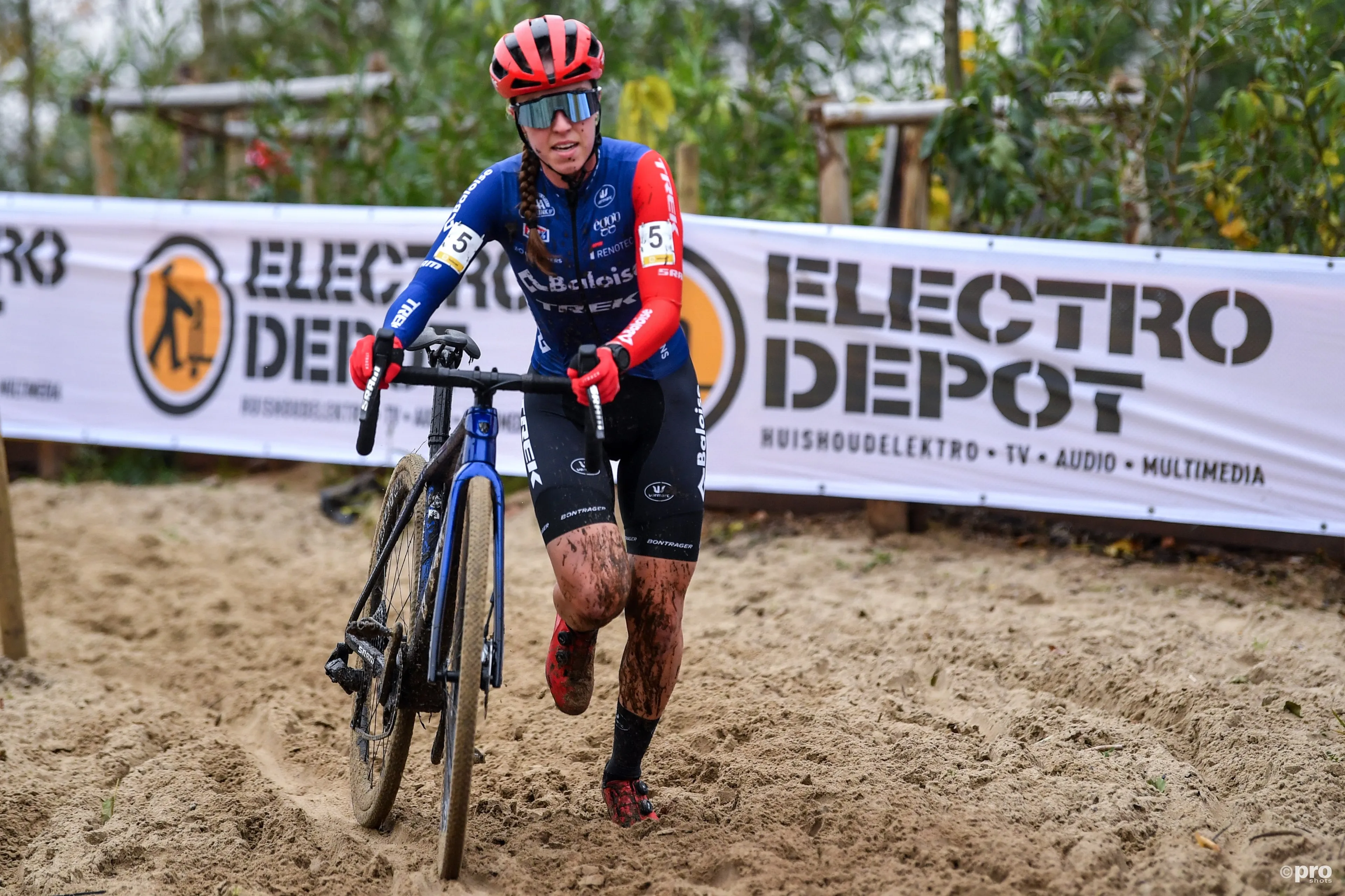Lista preliminar de partida da Taça do Mundo de Ciclocrosse de Flamanville feminina com Shirin van Anrooij, Ceylin del Carmen Alvarado, Lucinda Brand e Blanka Kata Vas