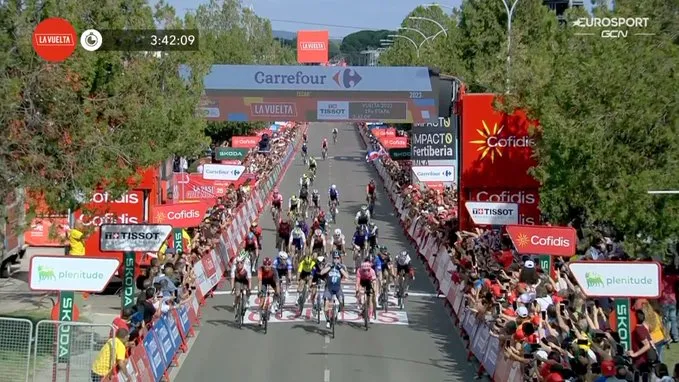 VÍDEO: Destaques da 19ª etapa da Vuelta a Espana 2023; Dainese vence ao sprint e Kuss vence mais um dia de vermelho