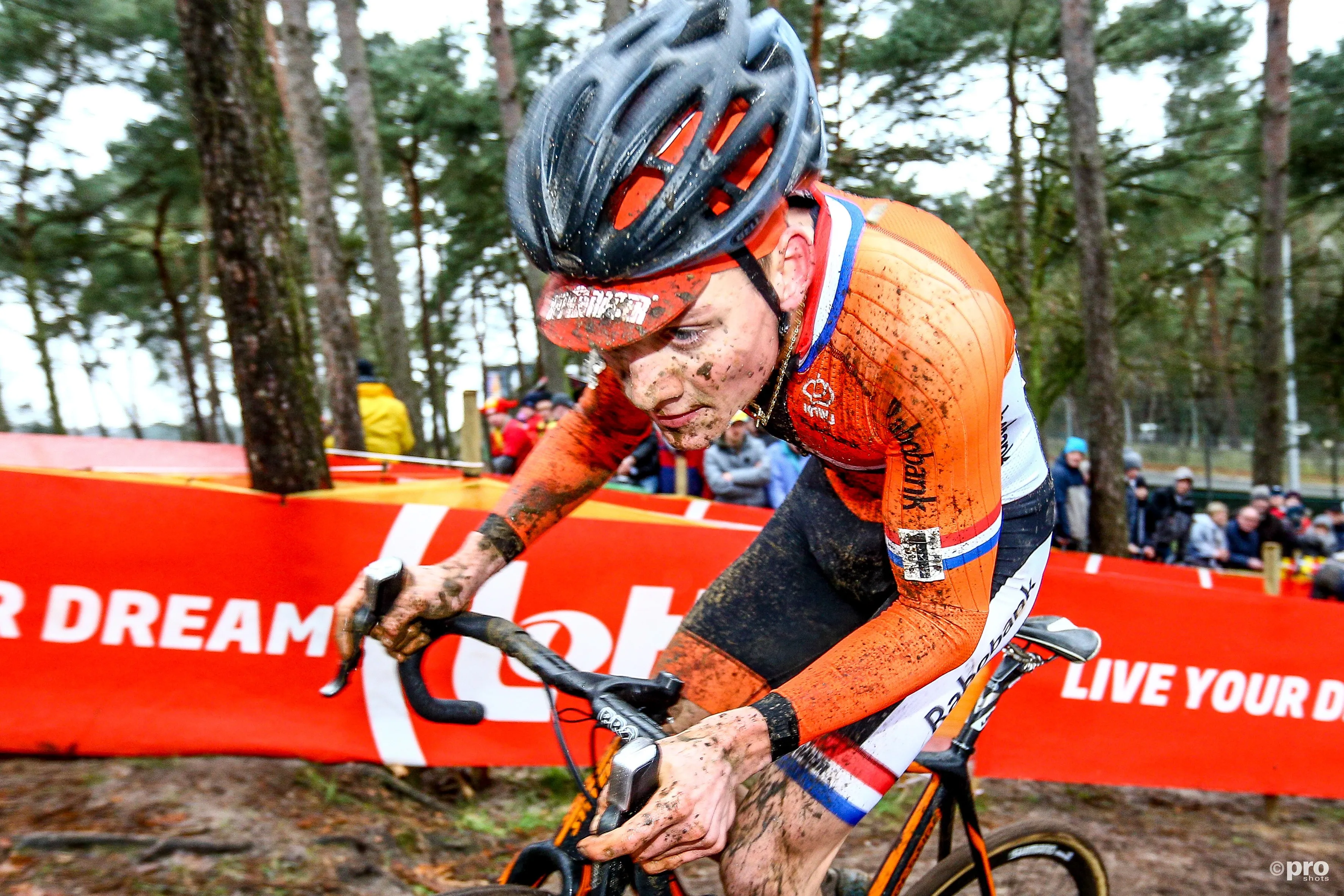 Mathieu van der Poel continua confiante na conquista do ouro olímpico, apesar de resultado no evento-teste