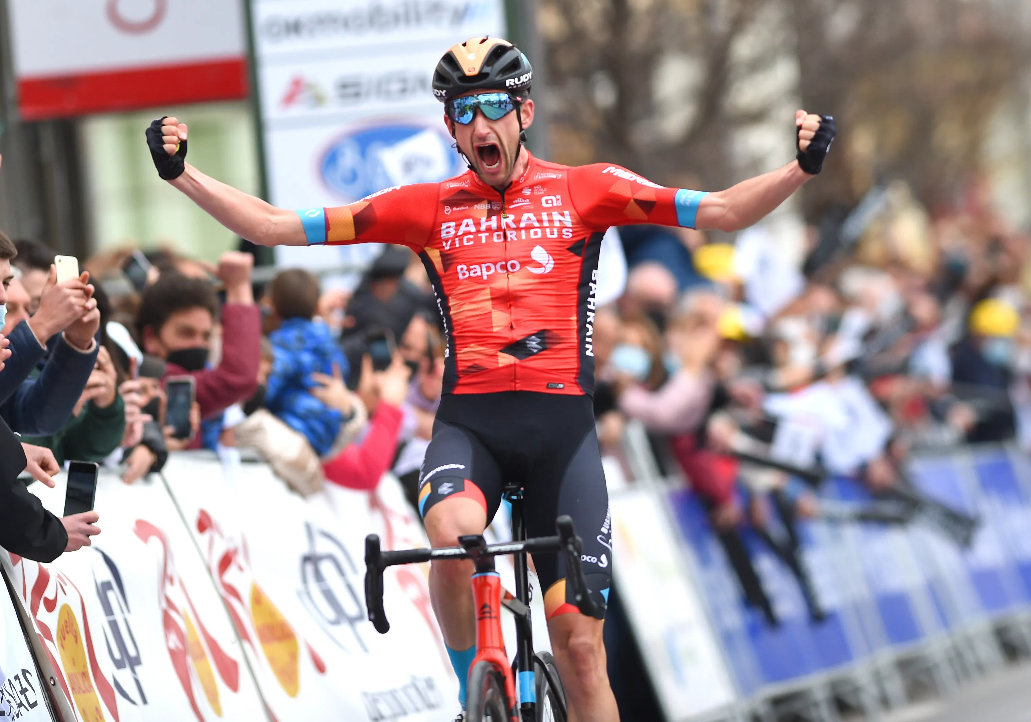 Wout Poels bate Remco Evenepoel para vencer última etapa de montanha e Sepp Kuss vai ganhar a Volta à Espanha