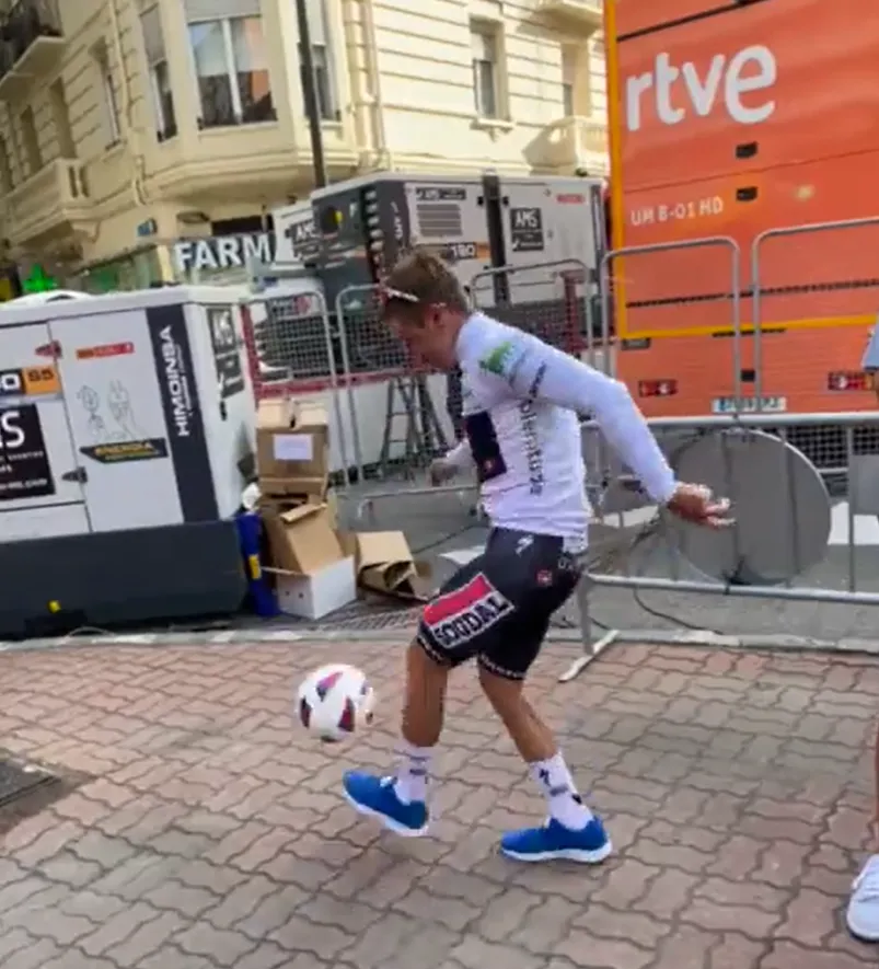 VIDEO: Relaxed Remco Evenepoel shows off football skills post-stage 11 at La Vuelta