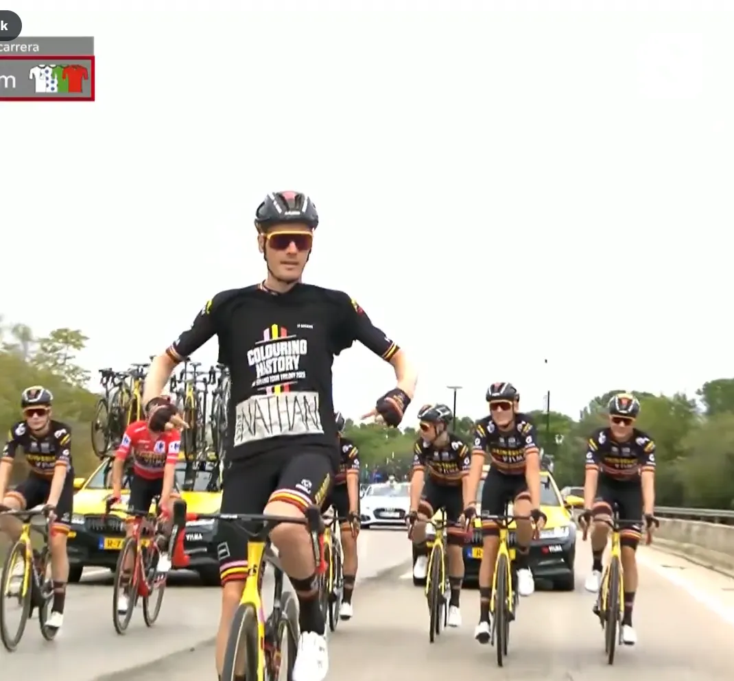 VIDEO: All-conquering Jumbo-Visma pay tribute to Nathan Van Hooydonck at the Vuelta a Espana