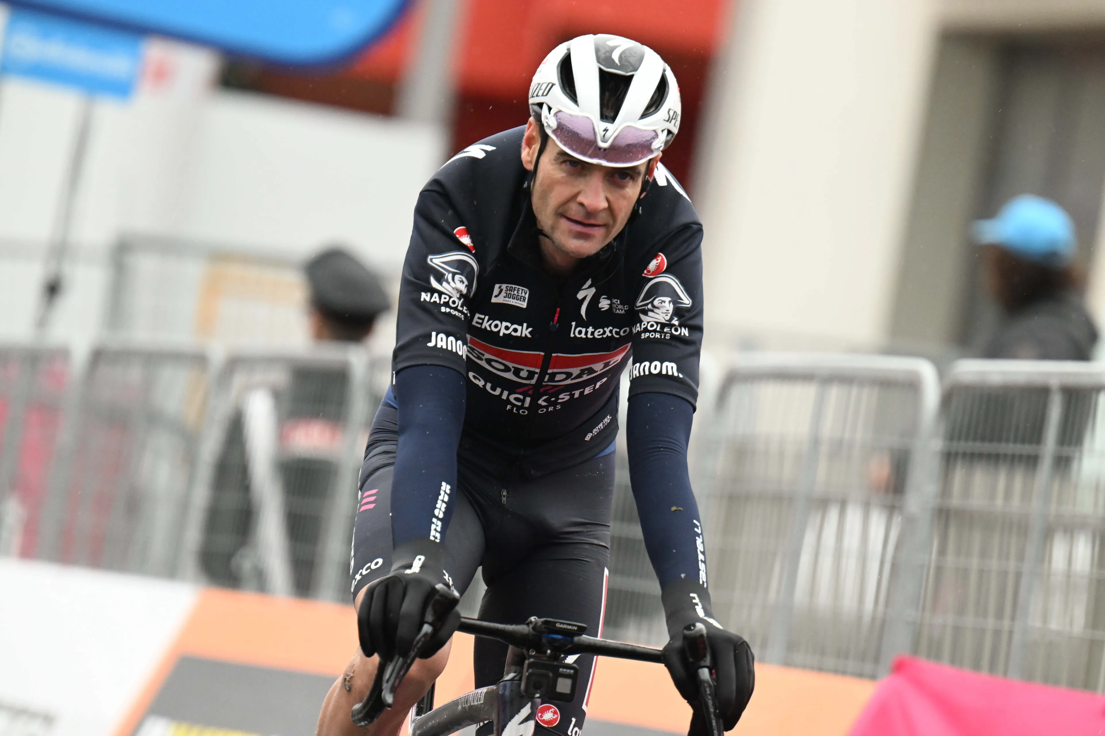 Pieter Serry vê esperança para todos na "equipa de abrigo" de Patrick Lefevere: "Se esse cenário for verdadeiro, todos podem voltar a estar gratos ao Patrick"