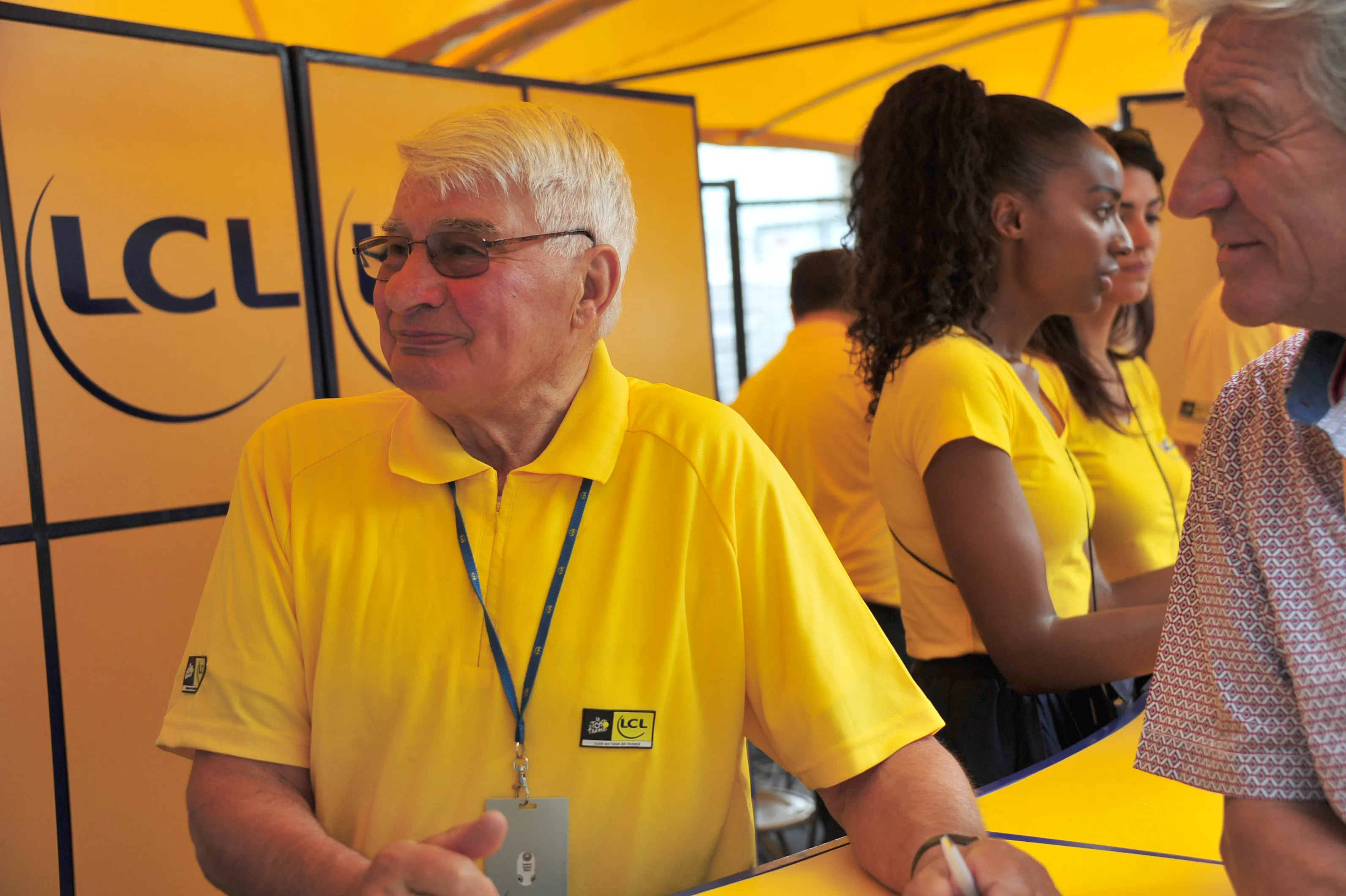 VIDEO: French cycling legend Raymond Poulidor has street named after him